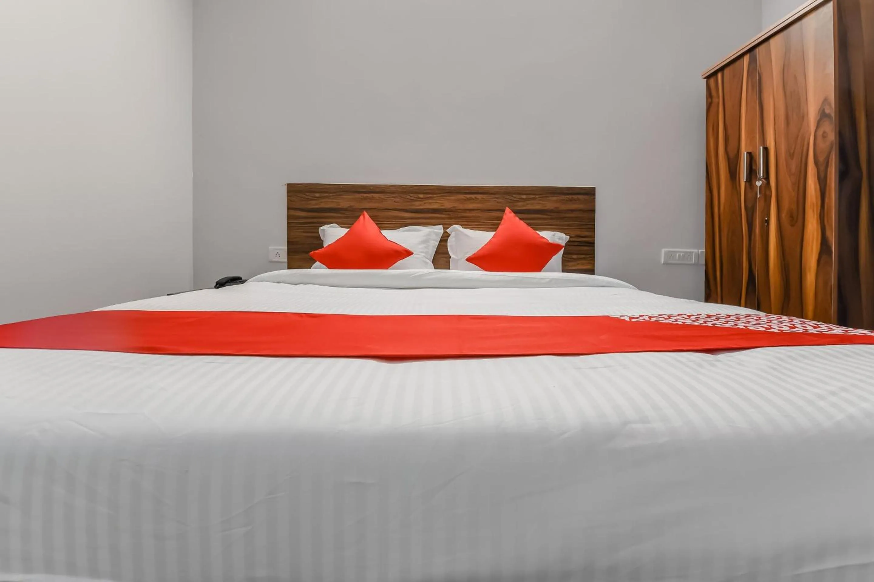 Bedroom, Bed in Hotel O SATGURU RASIDENCY DWARKA MOR