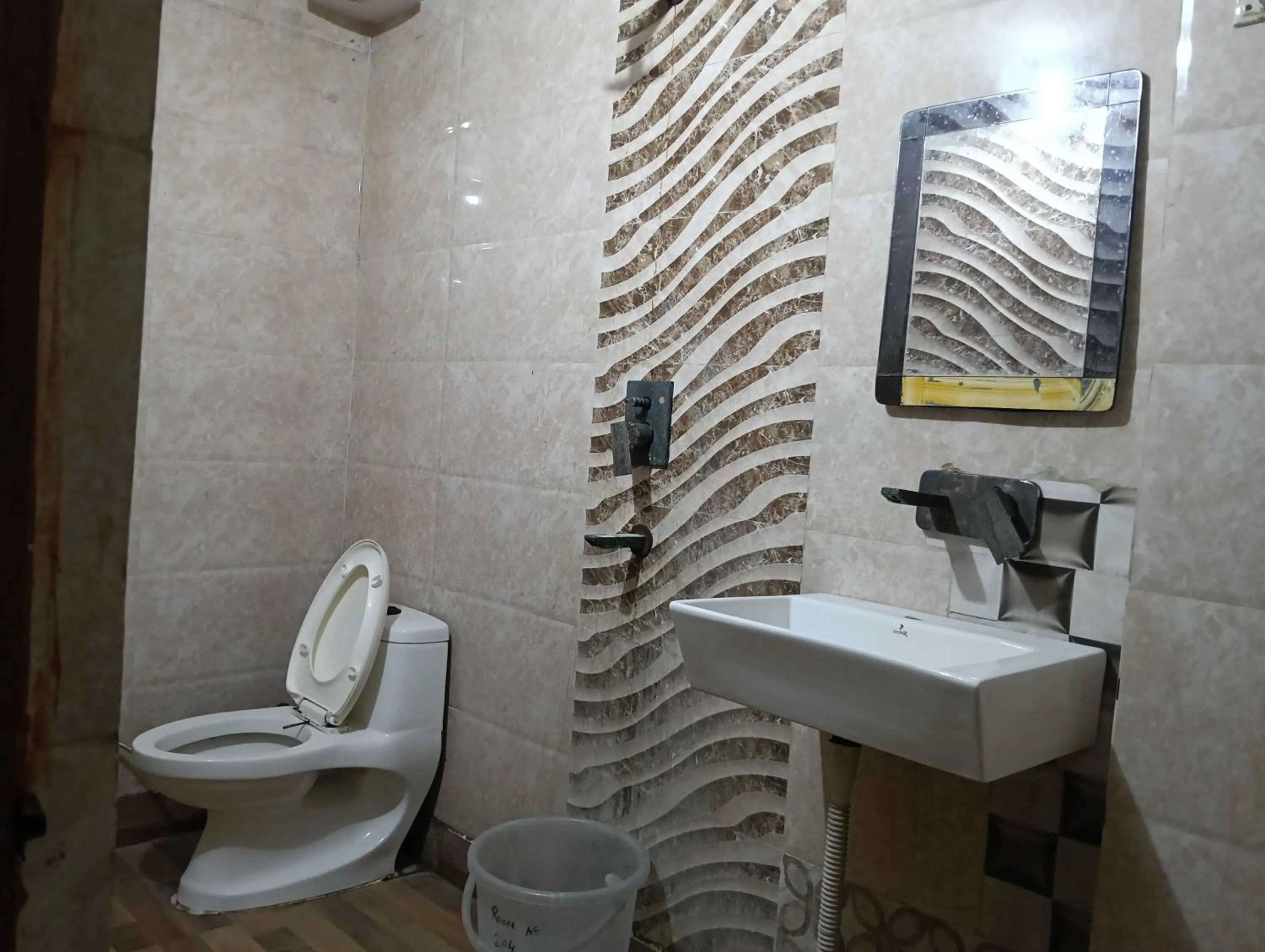 Bathroom in Hotel O SATGURU RASIDENCY DWARKA MOR