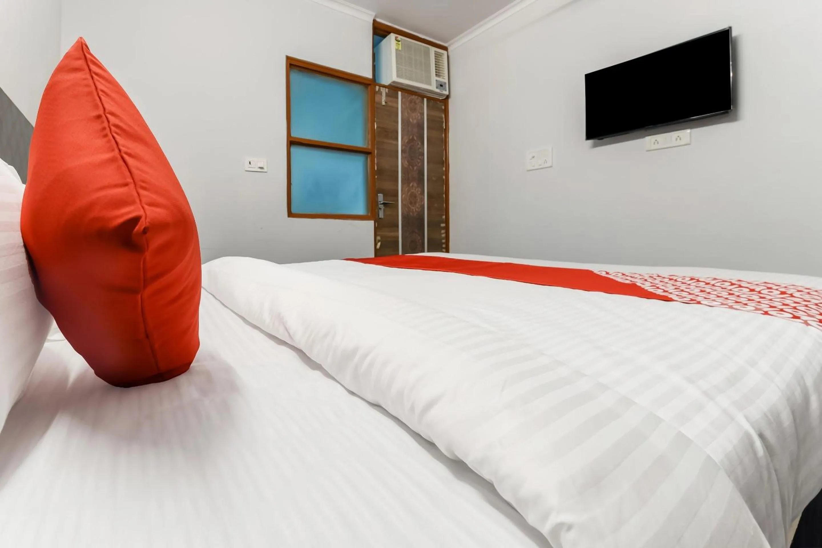 Bedroom, Bed in Hotel O SATGURU RASIDENCY DWARKA MOR
