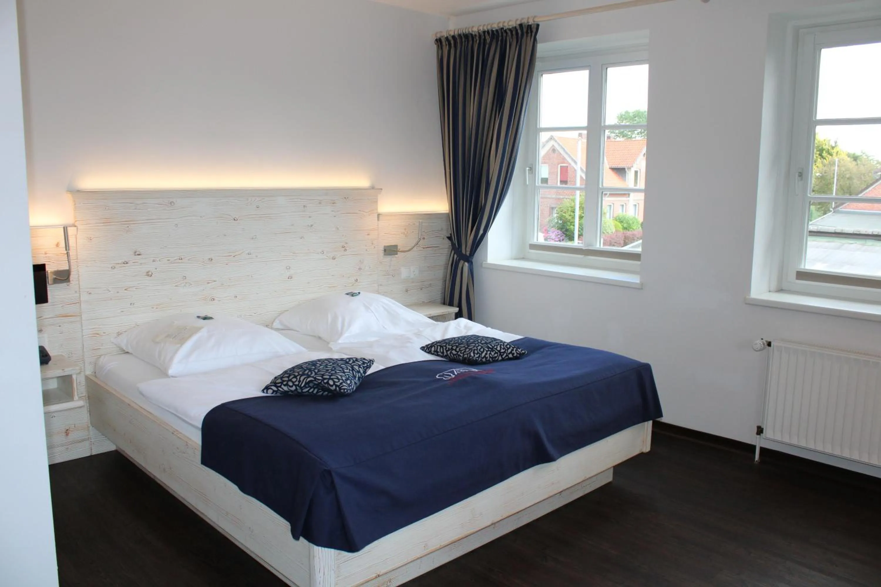 Photo of the whole room, Bed in Hotel Altes Land