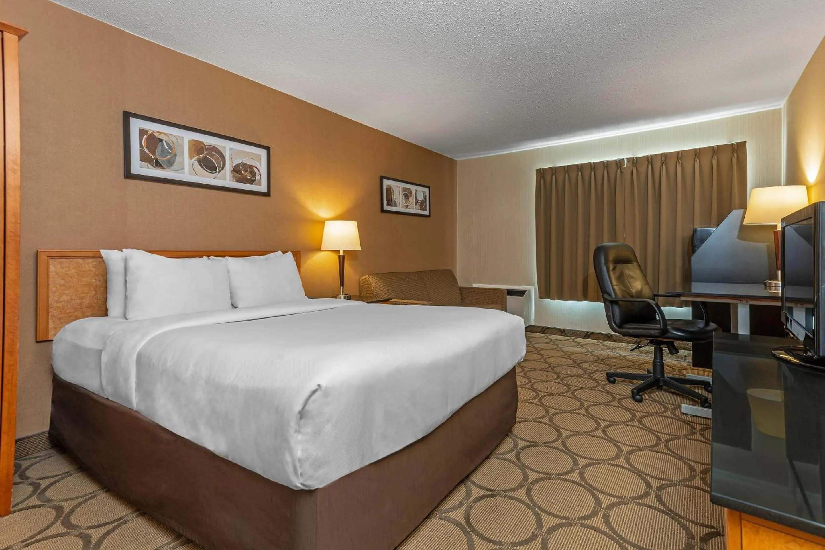Bedroom, Bed in Comfort Inn West