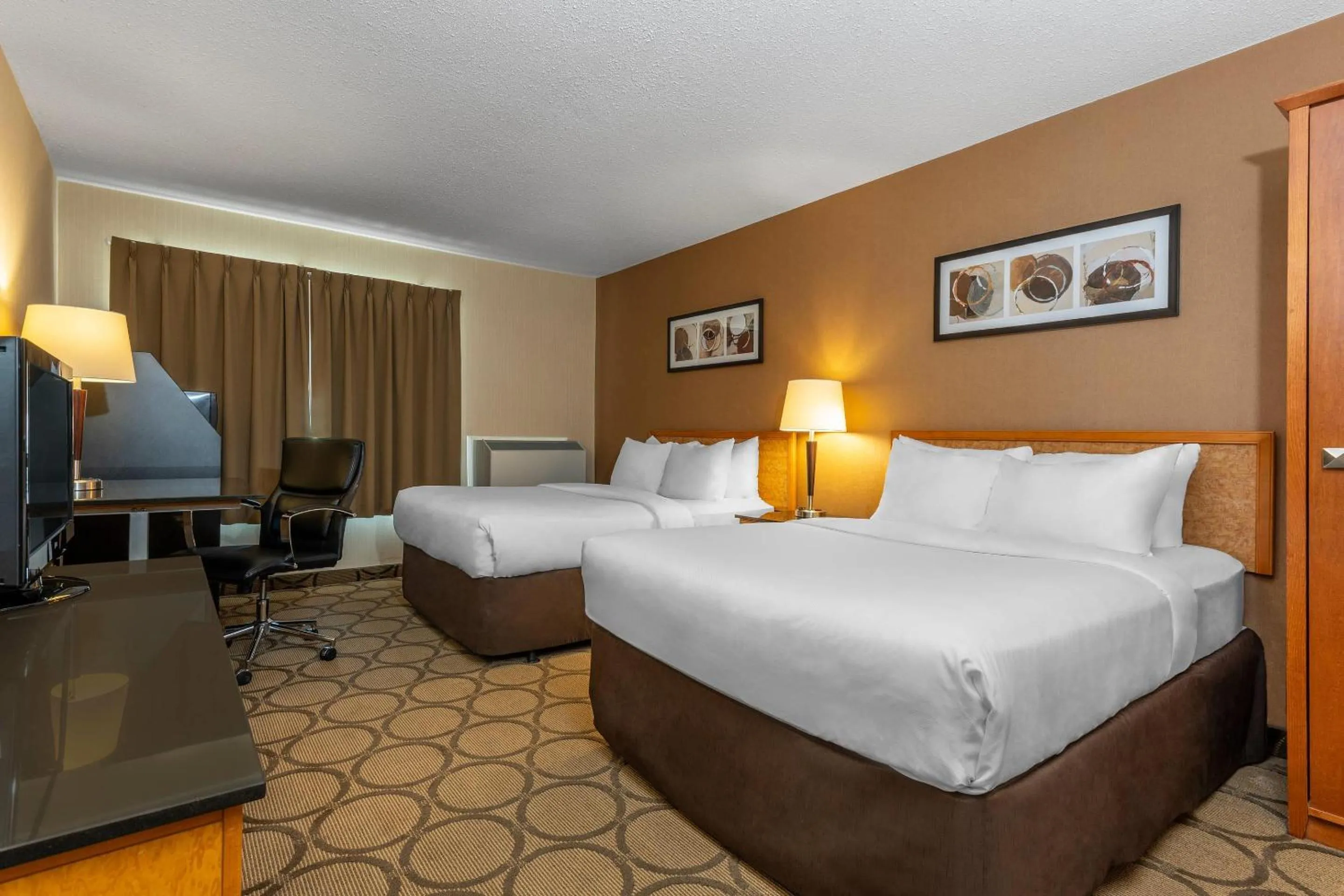 Bedroom, Bed in Comfort Inn West