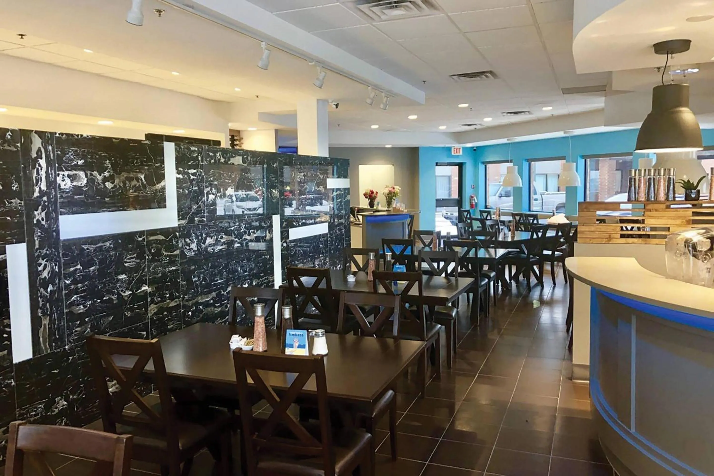 Restaurant/places to eat in Comfort Inn West