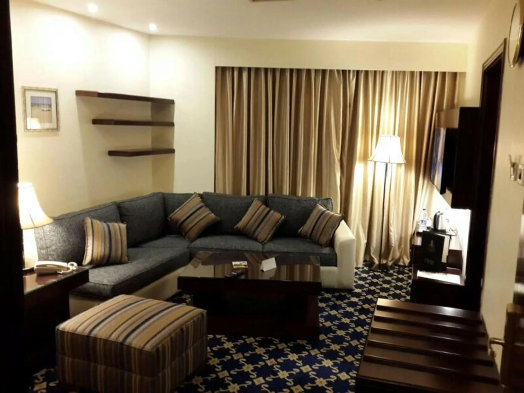 Living room in Al Thuraya Hotel