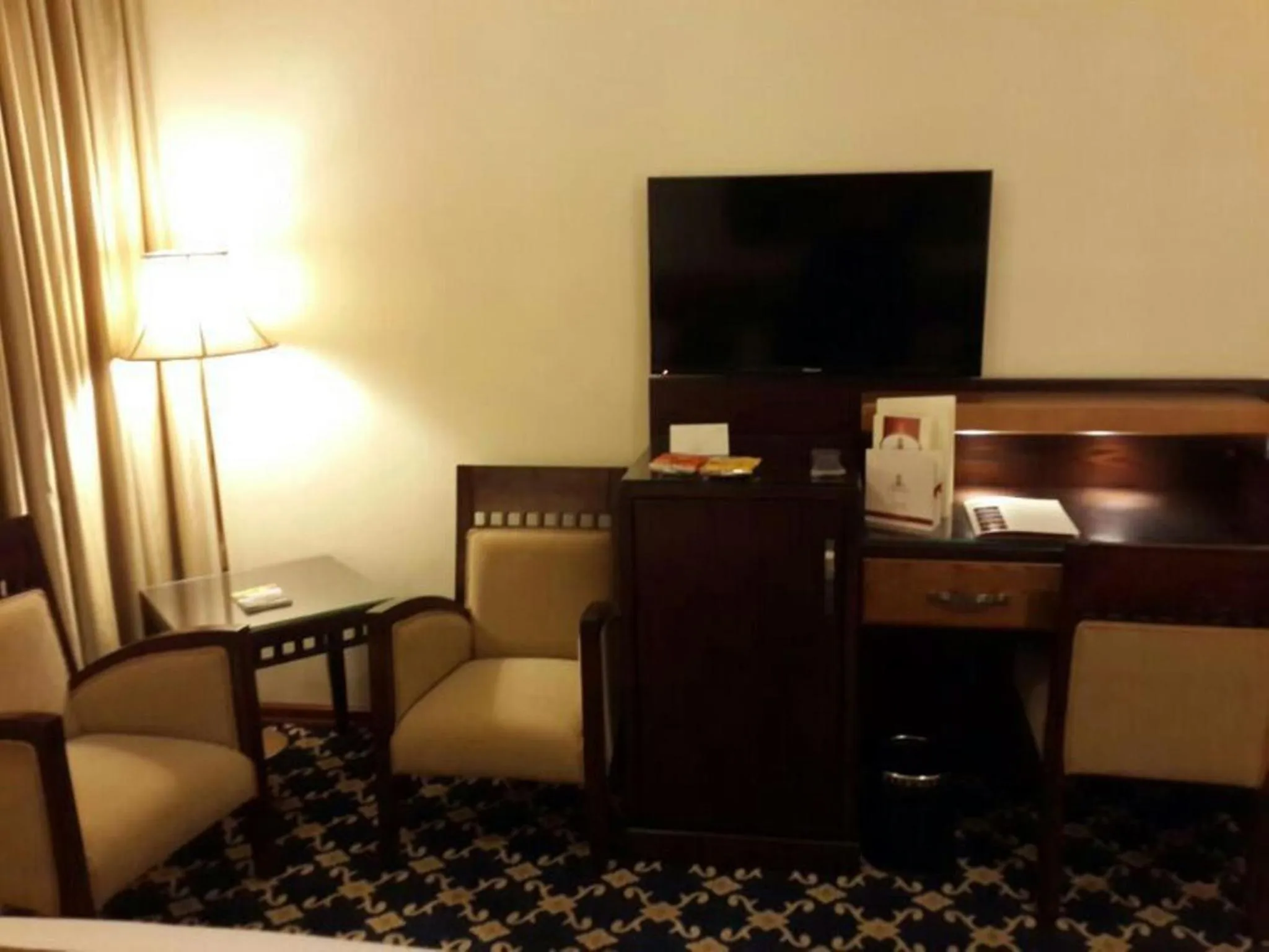 TV and multimedia, Bed in Al Thuraya Hotel