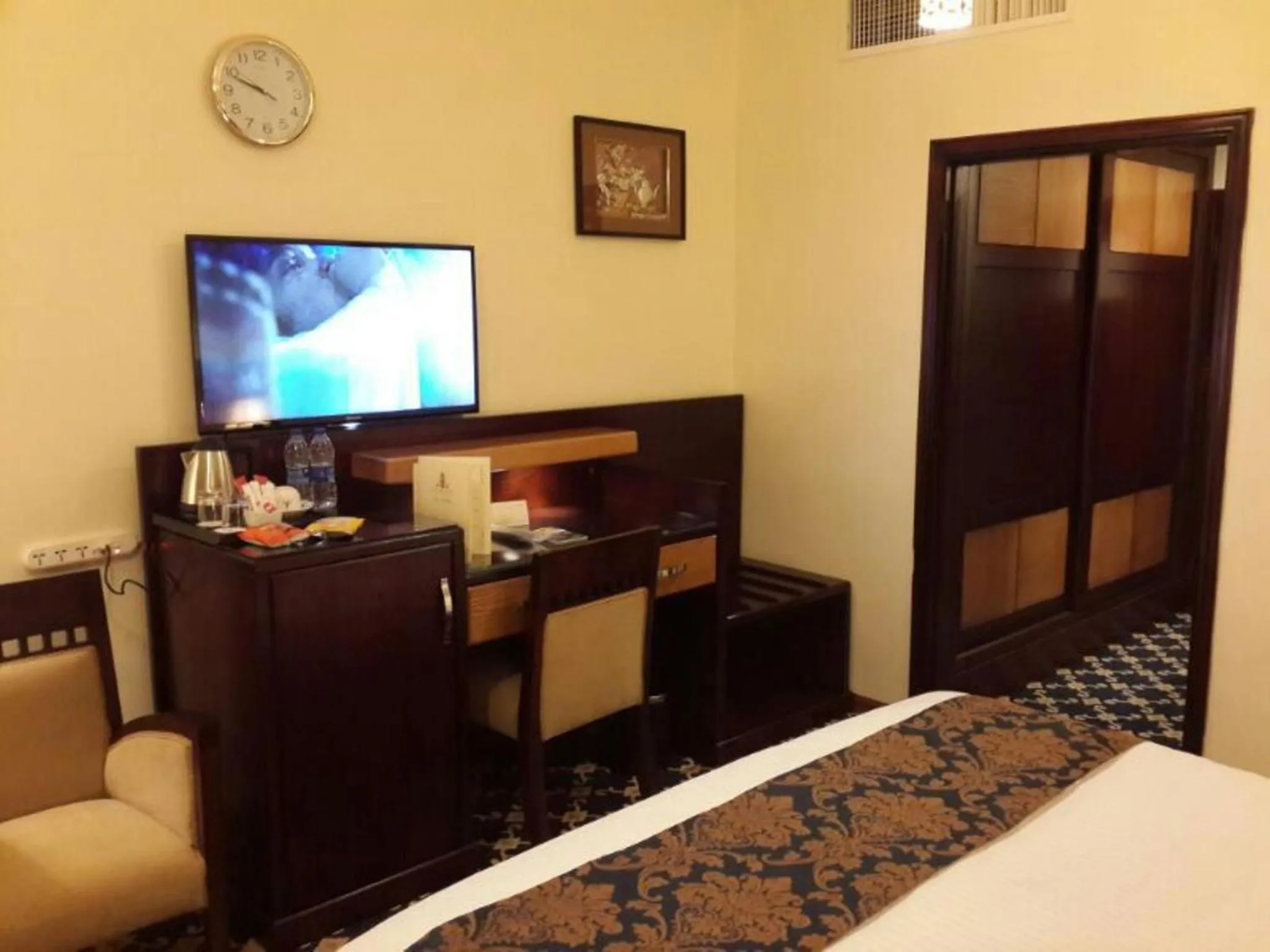 TV and multimedia, Bed in Al Thuraya Hotel