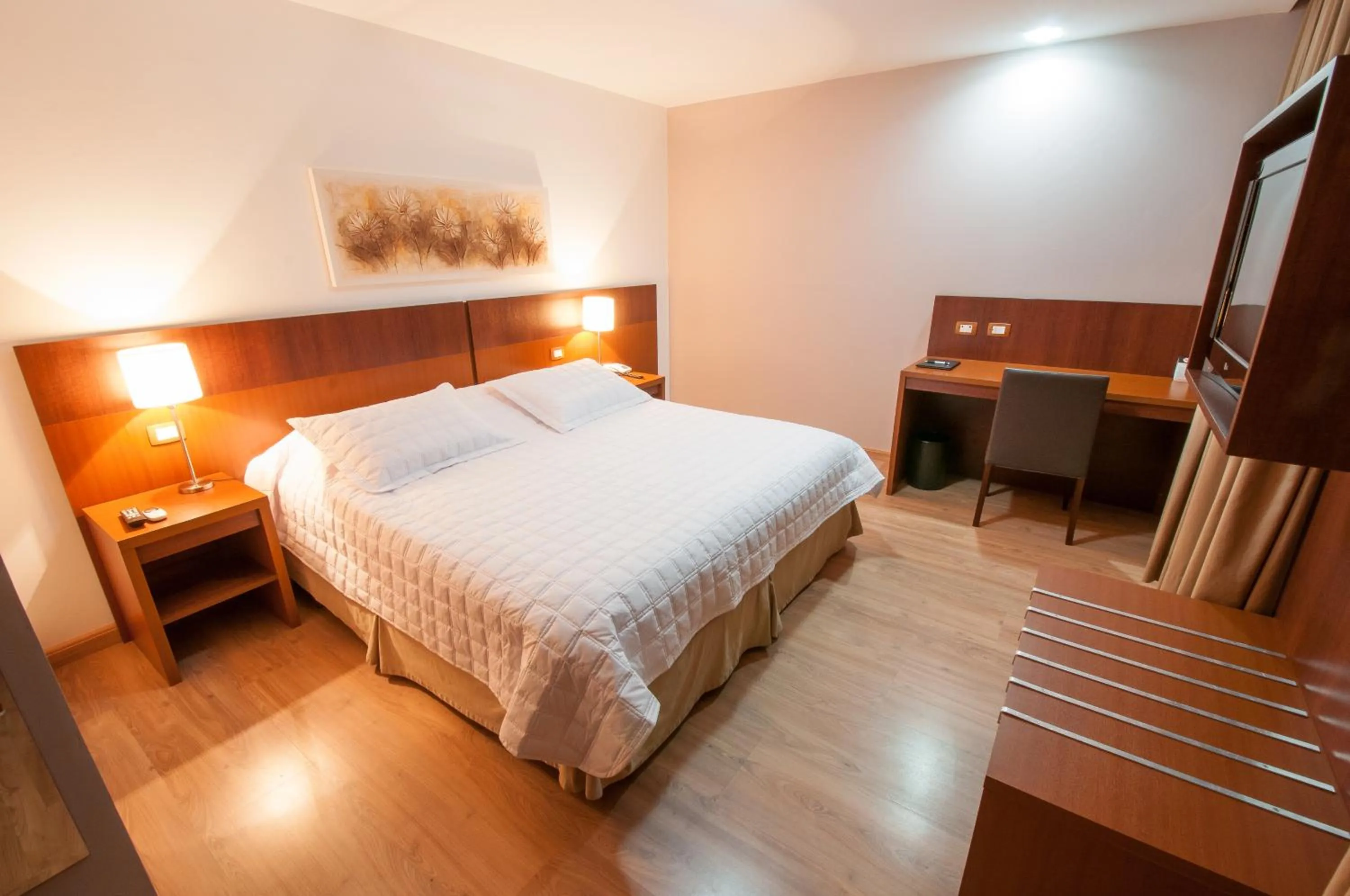 Photo of the whole room, Bed in Jacques Georges Tower