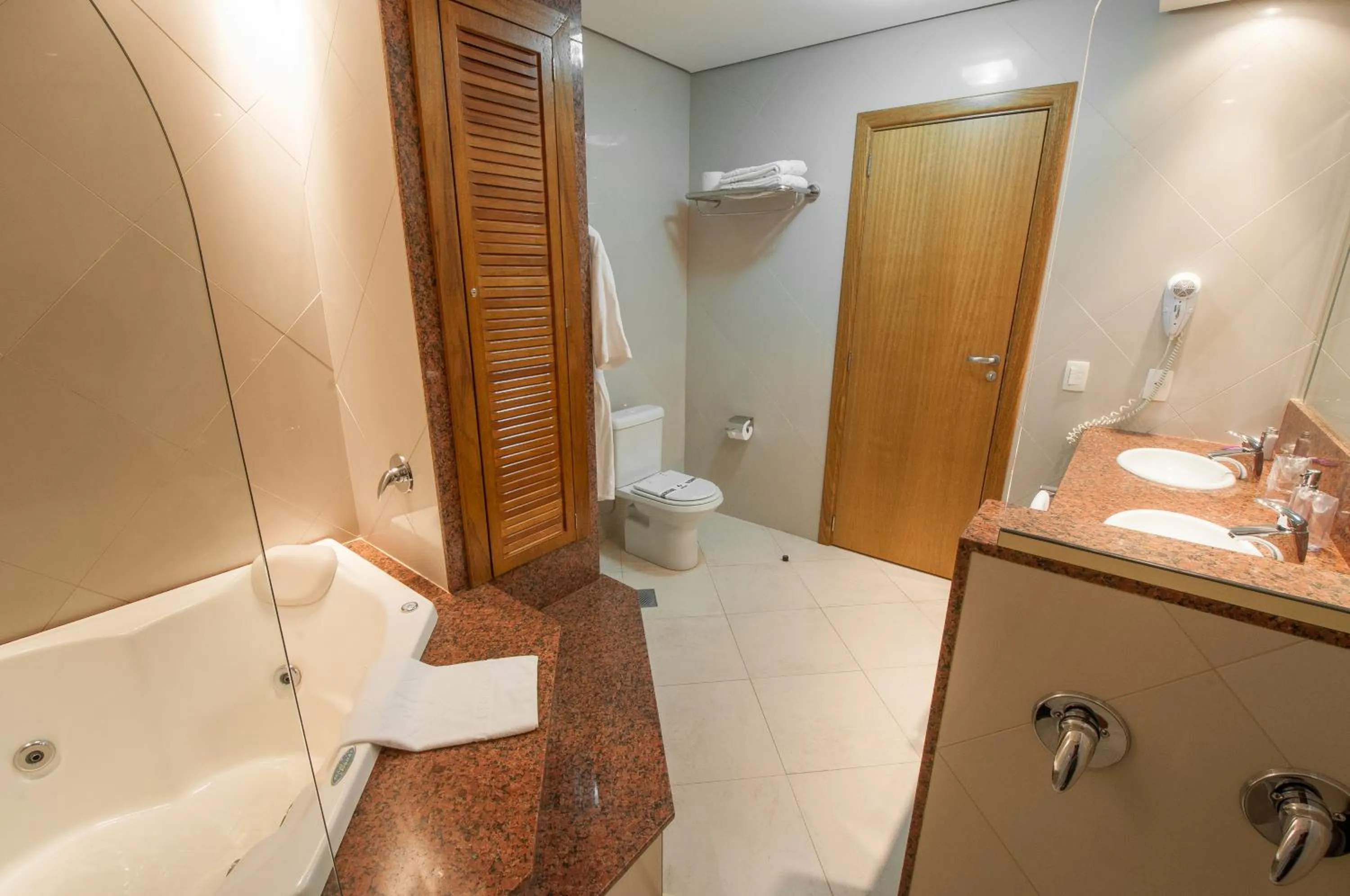 Hot Tub in Jacques Georges Tower