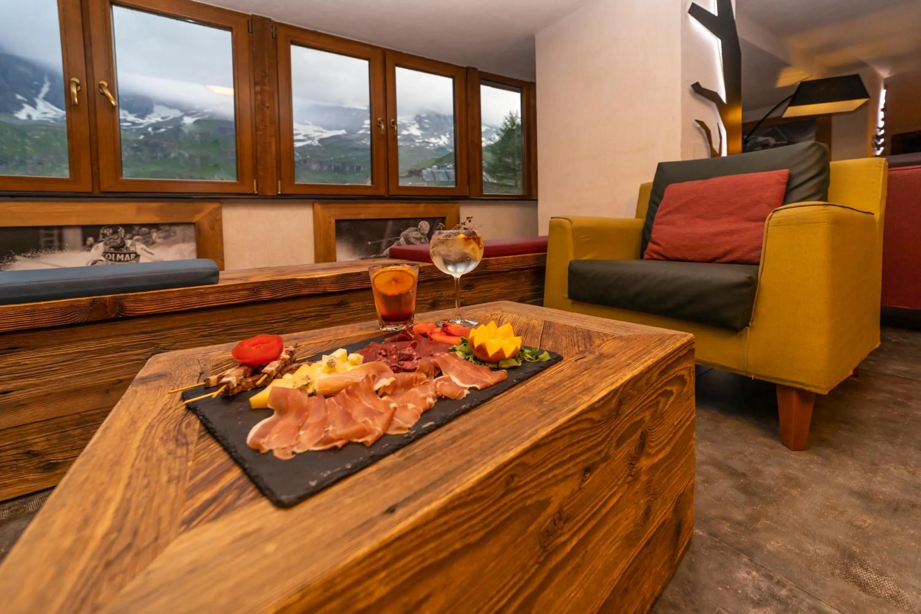 Lounge or bar in Hotel Petit Palais