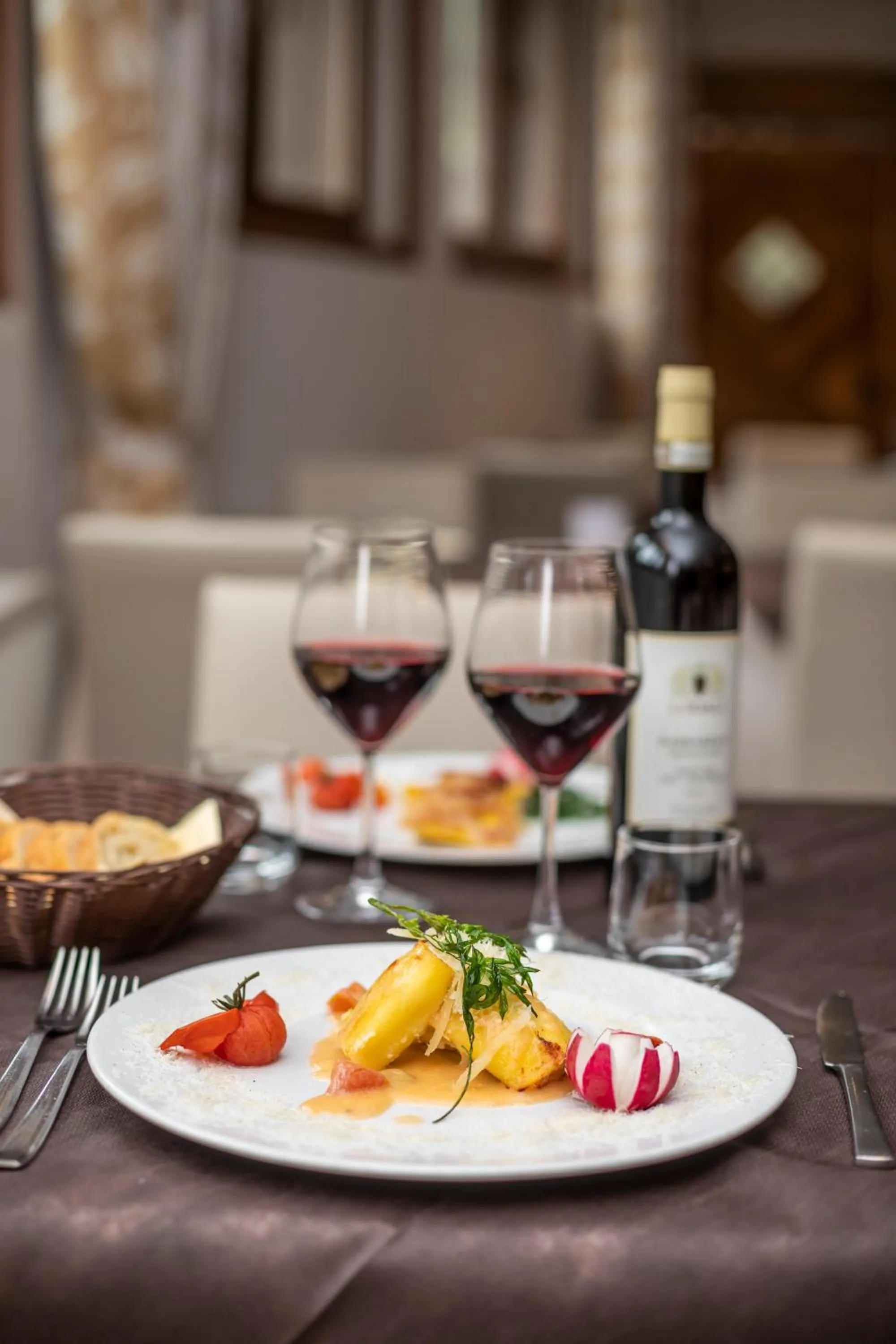 Restaurant/places to eat in Hotel Petit Palais