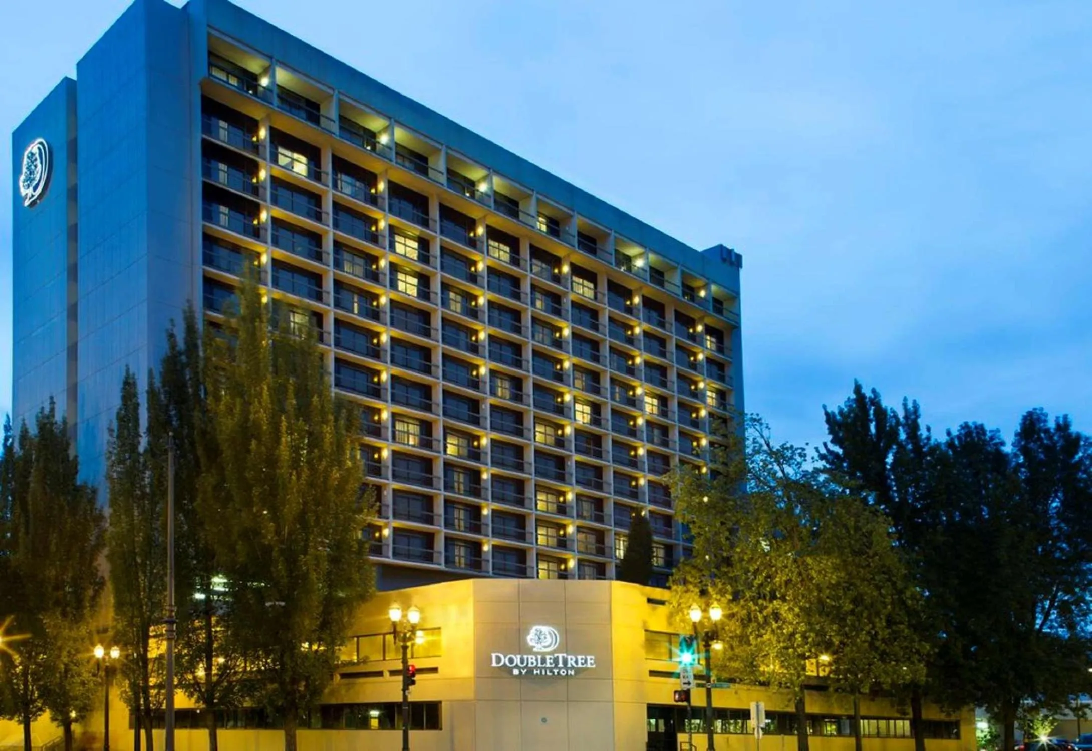 Property building in DoubleTree by Hilton Portland