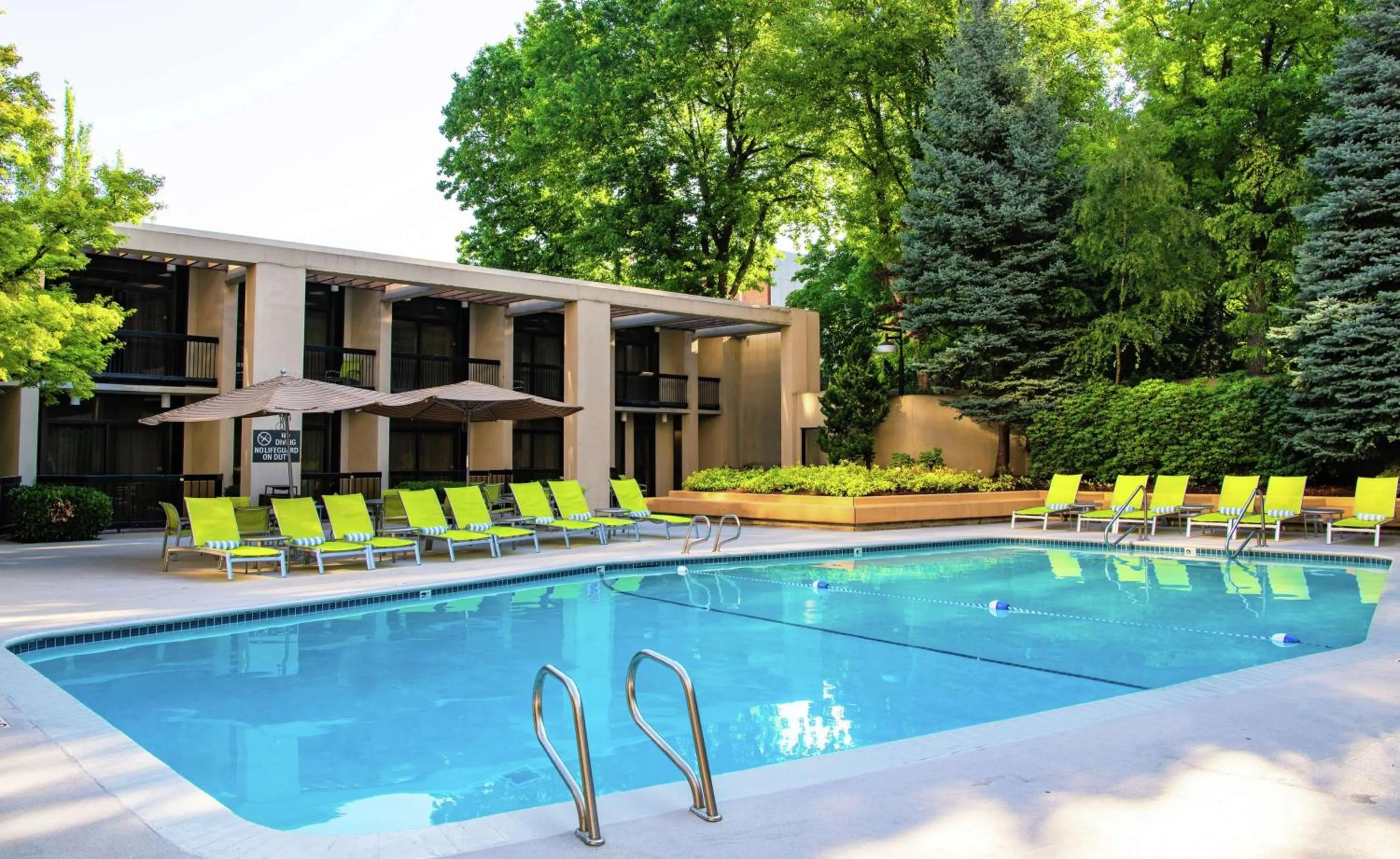 Swimming pool in DoubleTree by Hilton Portland