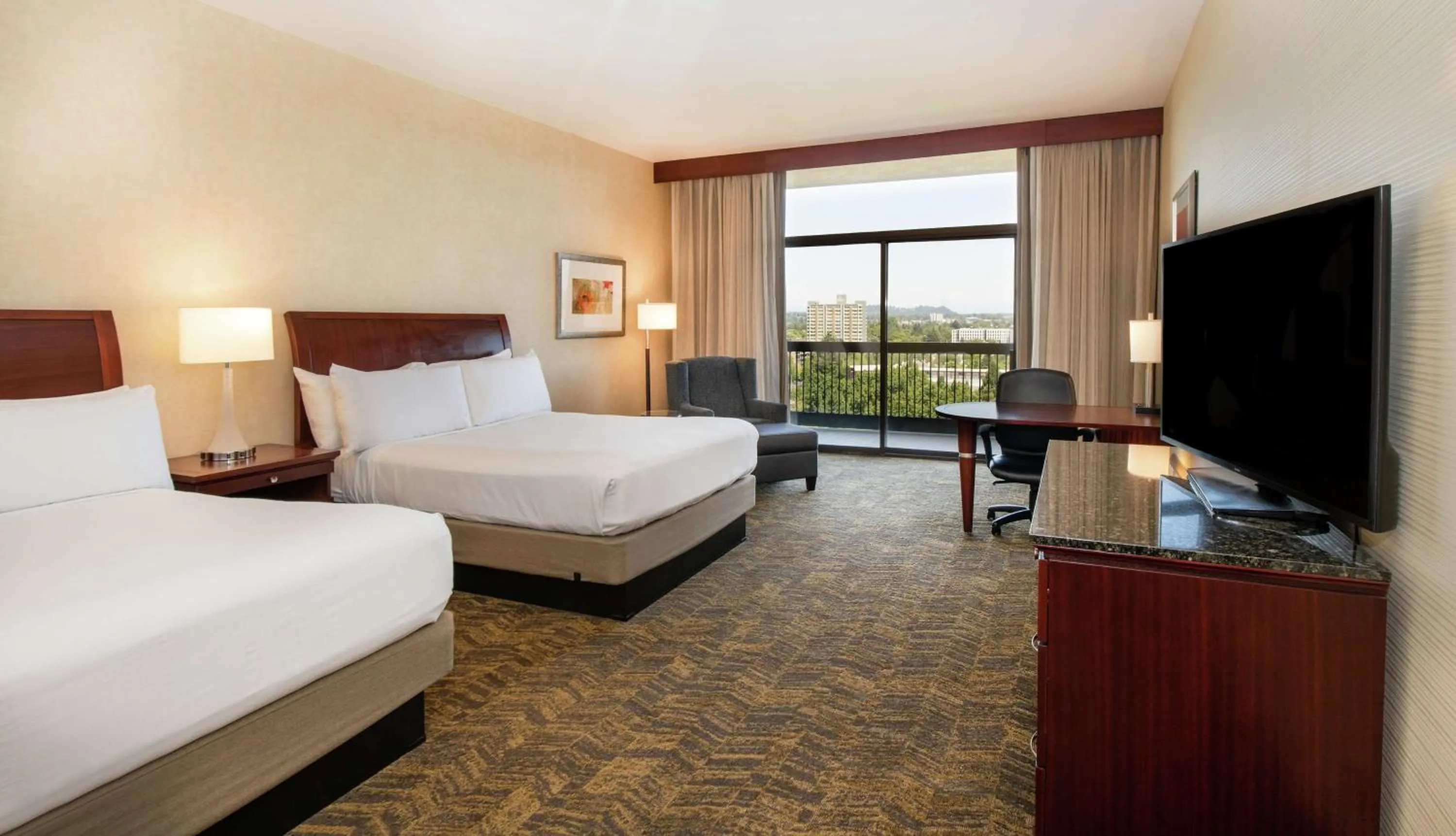 Photo of the whole room, Bed in DoubleTree by Hilton Portland