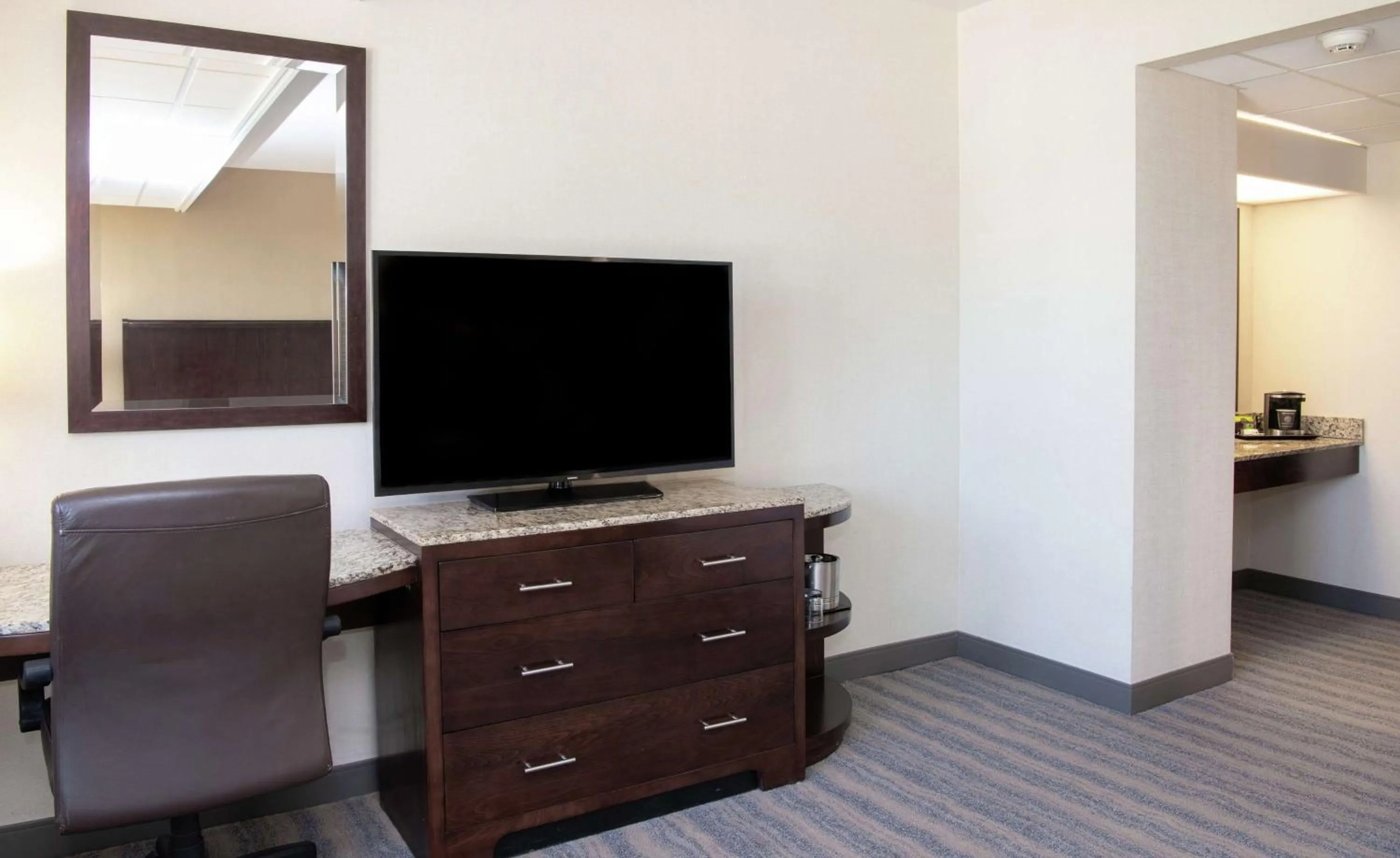 Photo of the whole room in DoubleTree by Hilton Portland