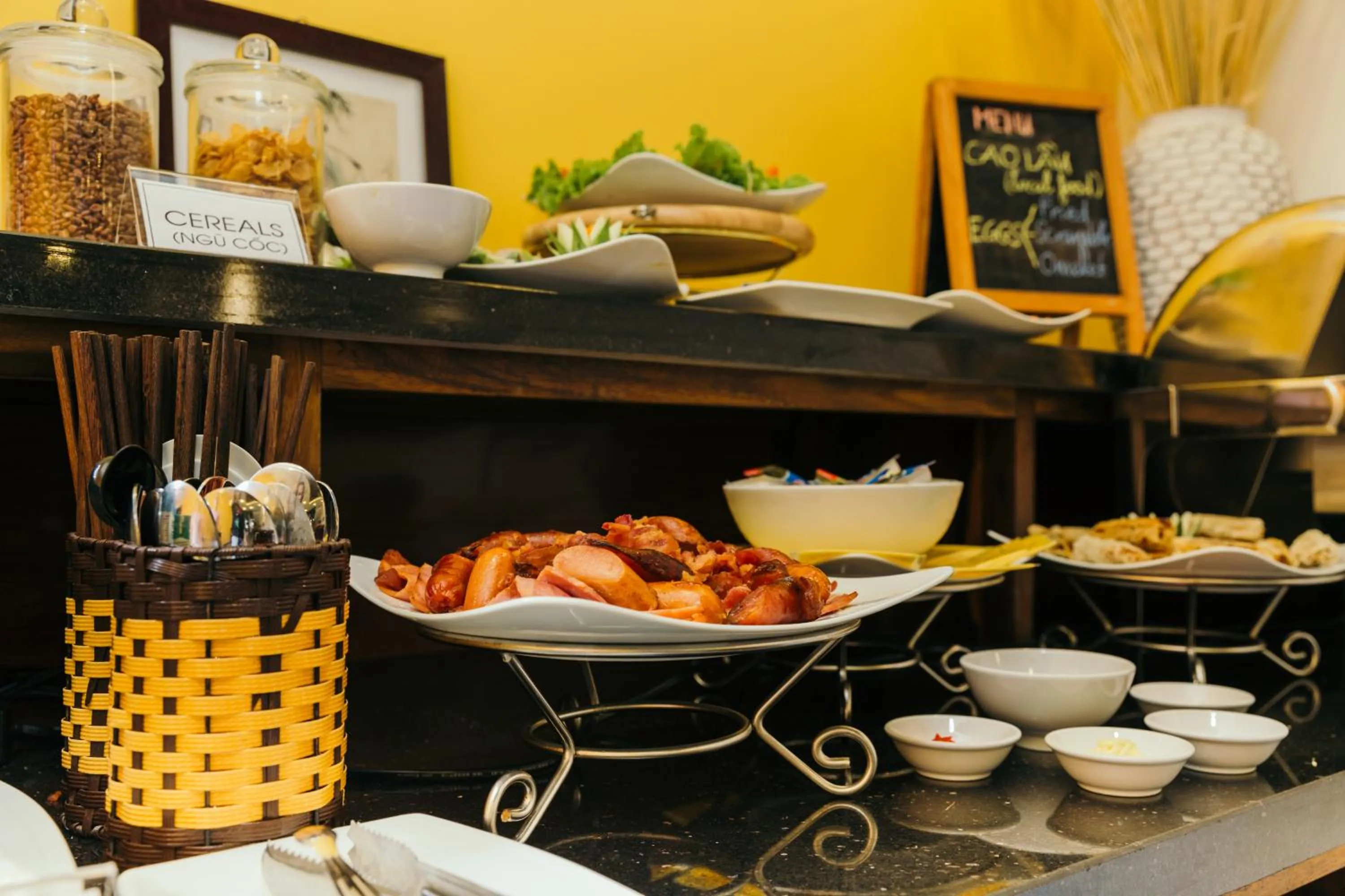 Breakfast in La An Central Boutique Villa