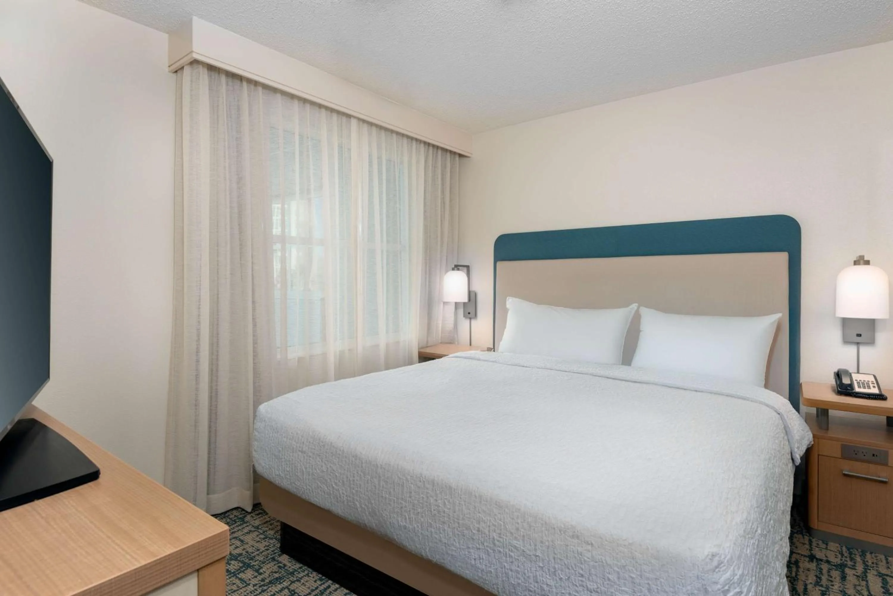 Bed in Homewood Suites by Hilton Tampa Airport - Westshore
