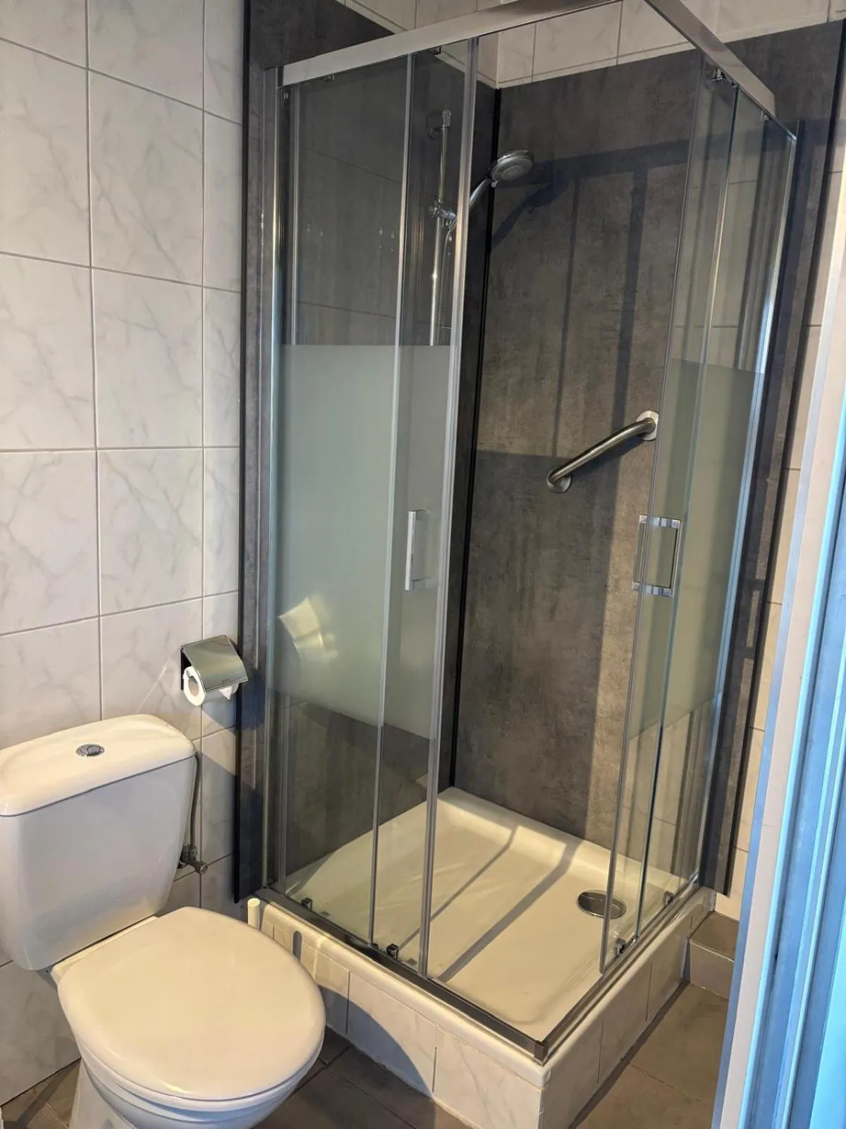 Shower in Hotel Hooghuys