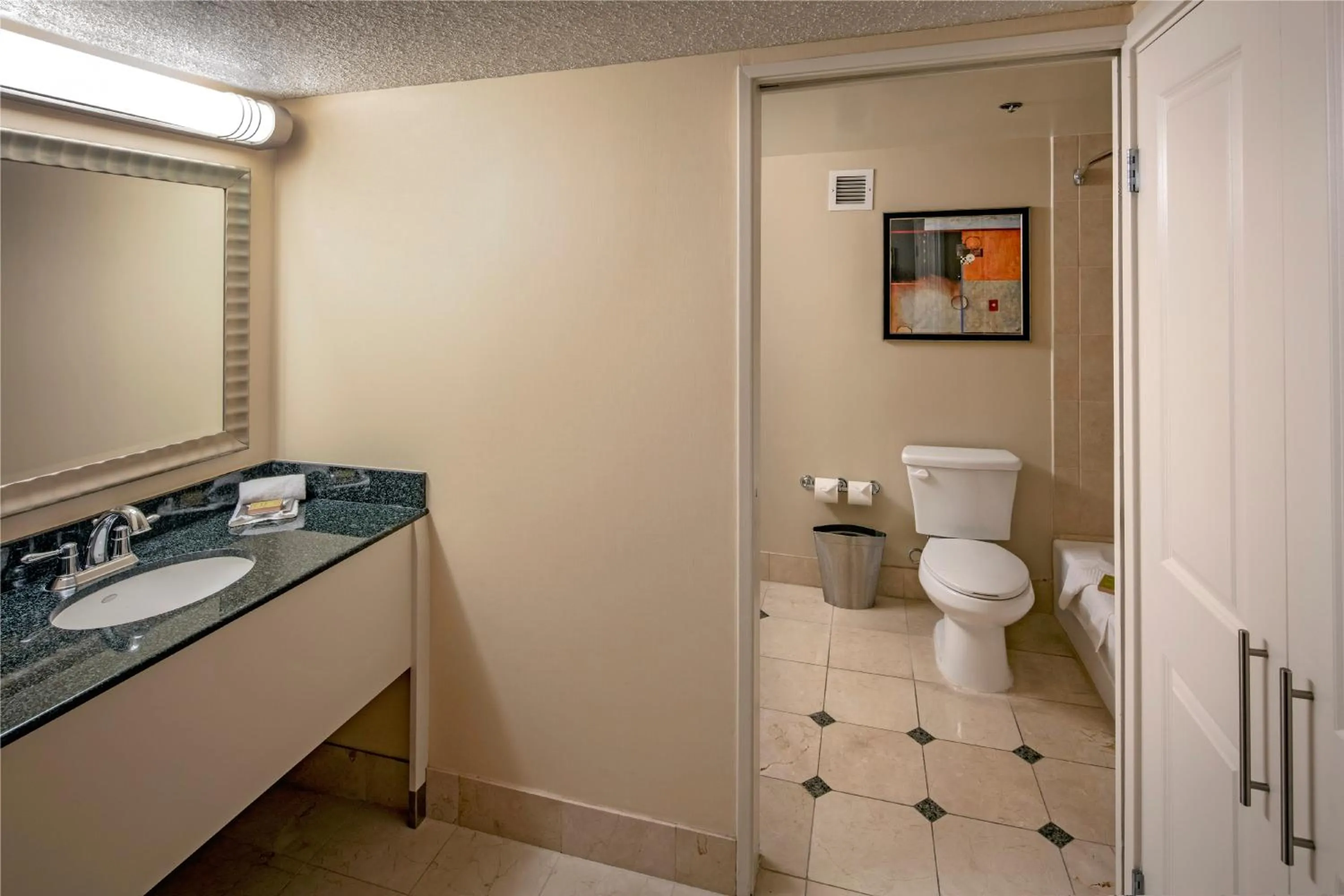 Bathroom in Hilton Sacramento Arden West