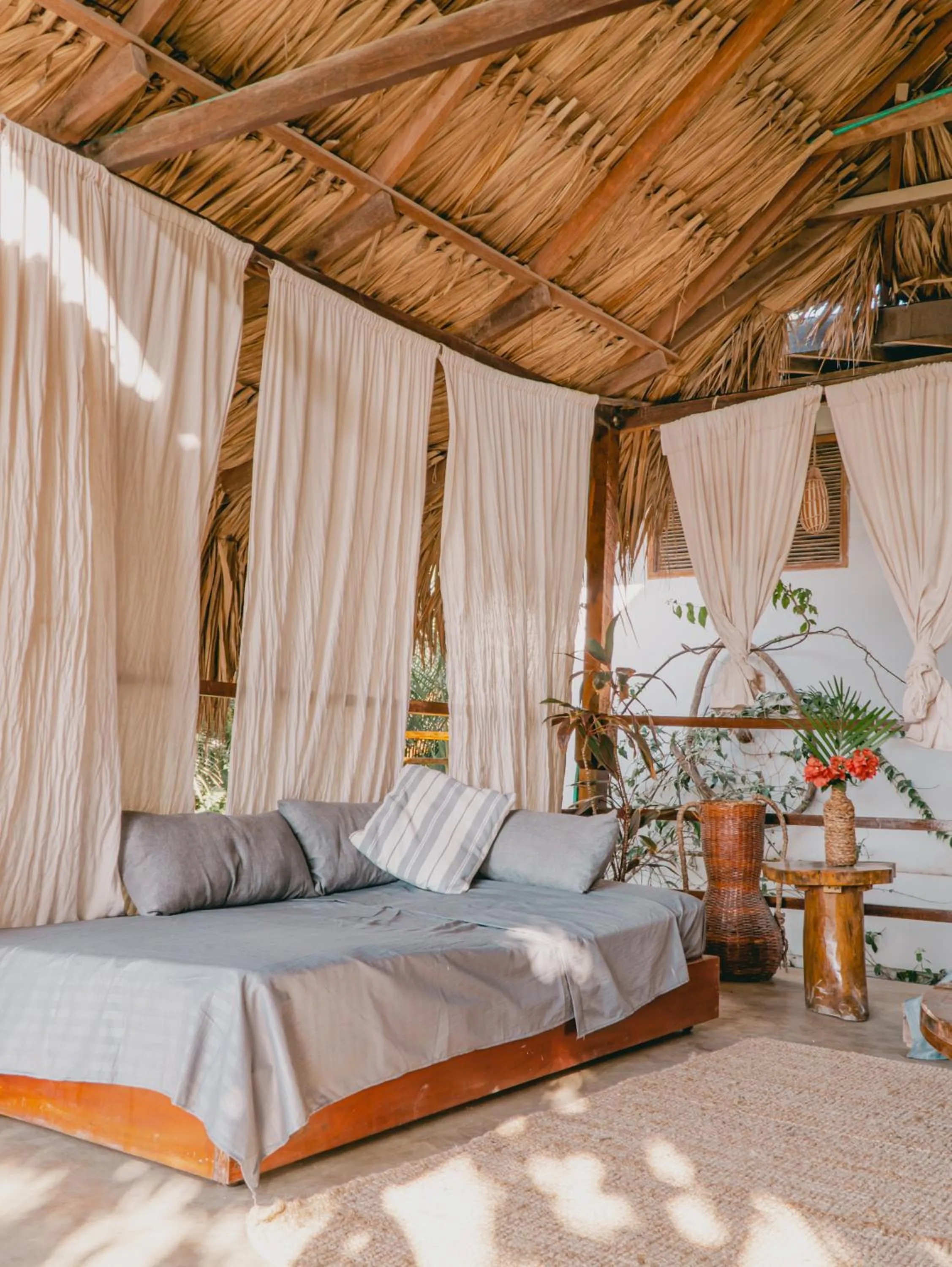 Living room, Bed in Villa Eden Palomino