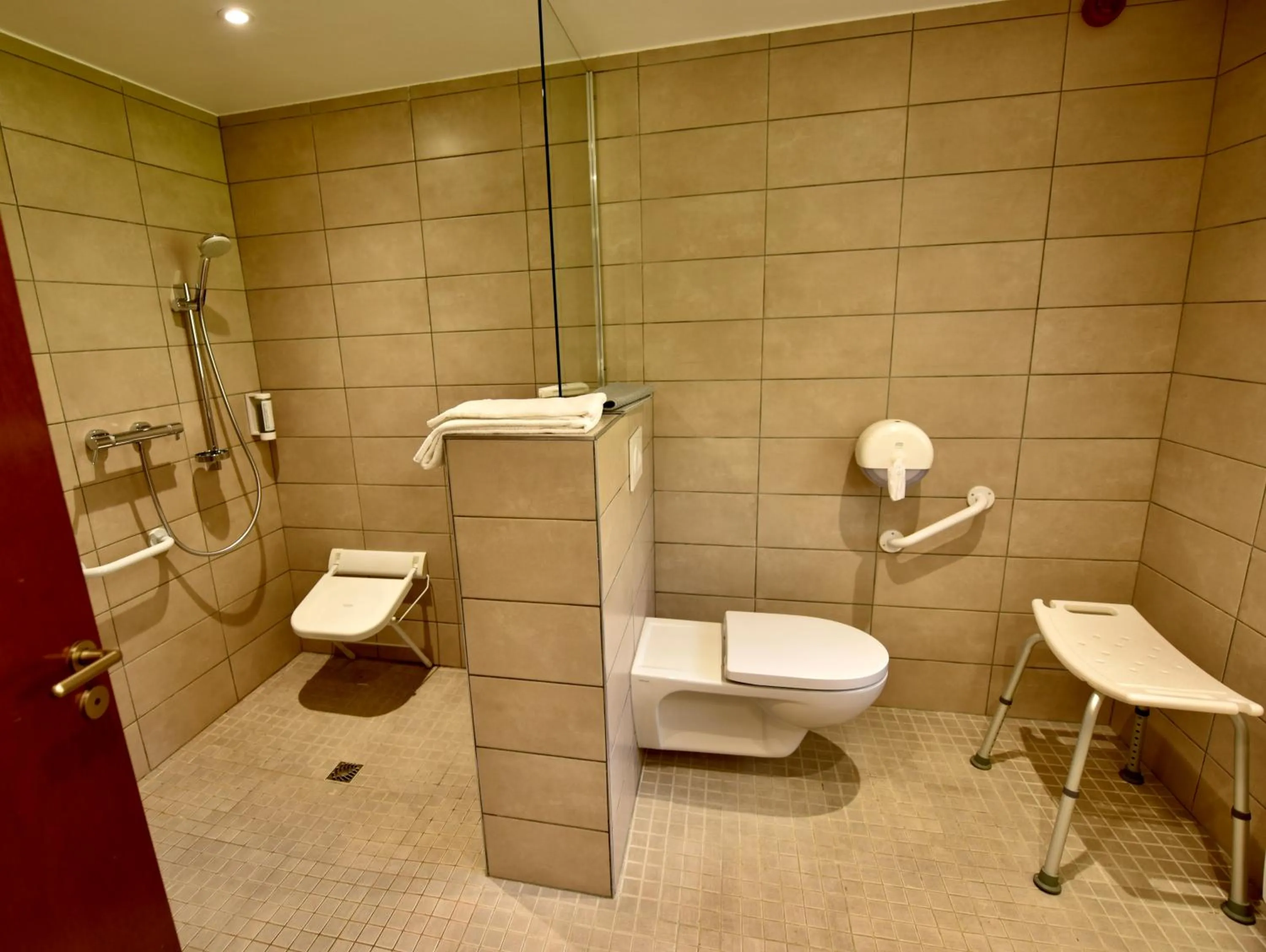 Toilet in Le Relais du Château