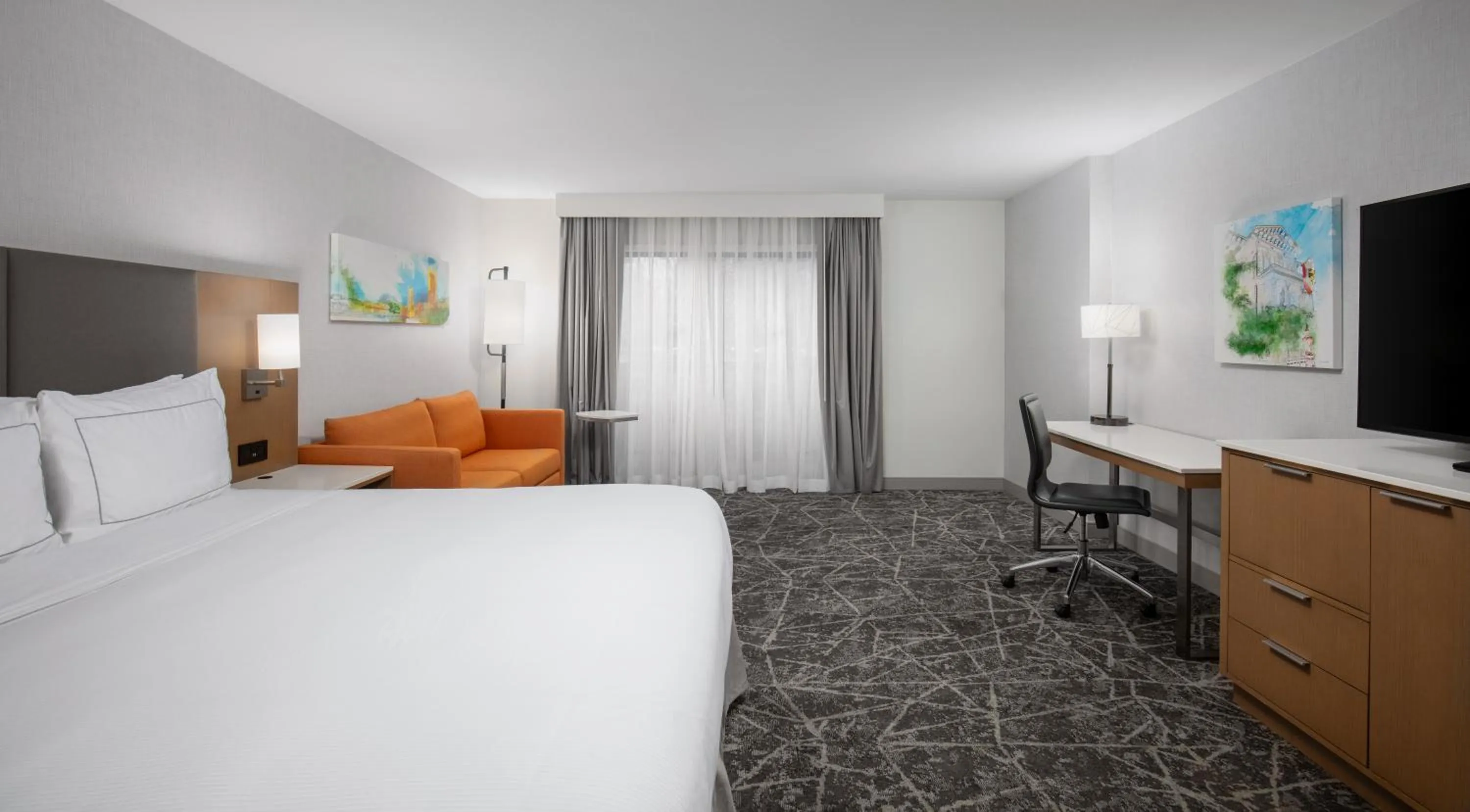 Bed in DoubleTree By Hilton Sacramento