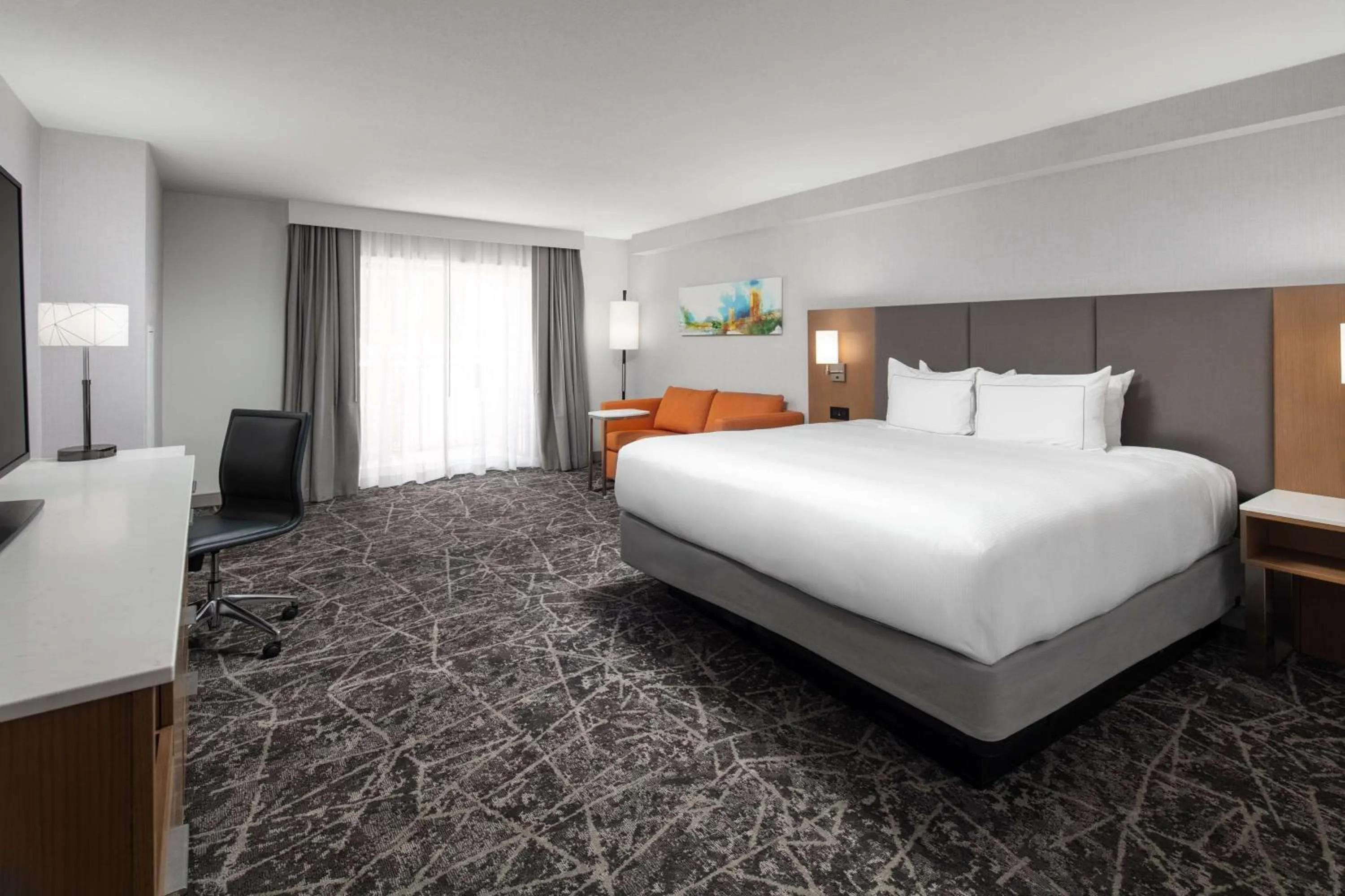 Bed in DoubleTree By Hilton Sacramento