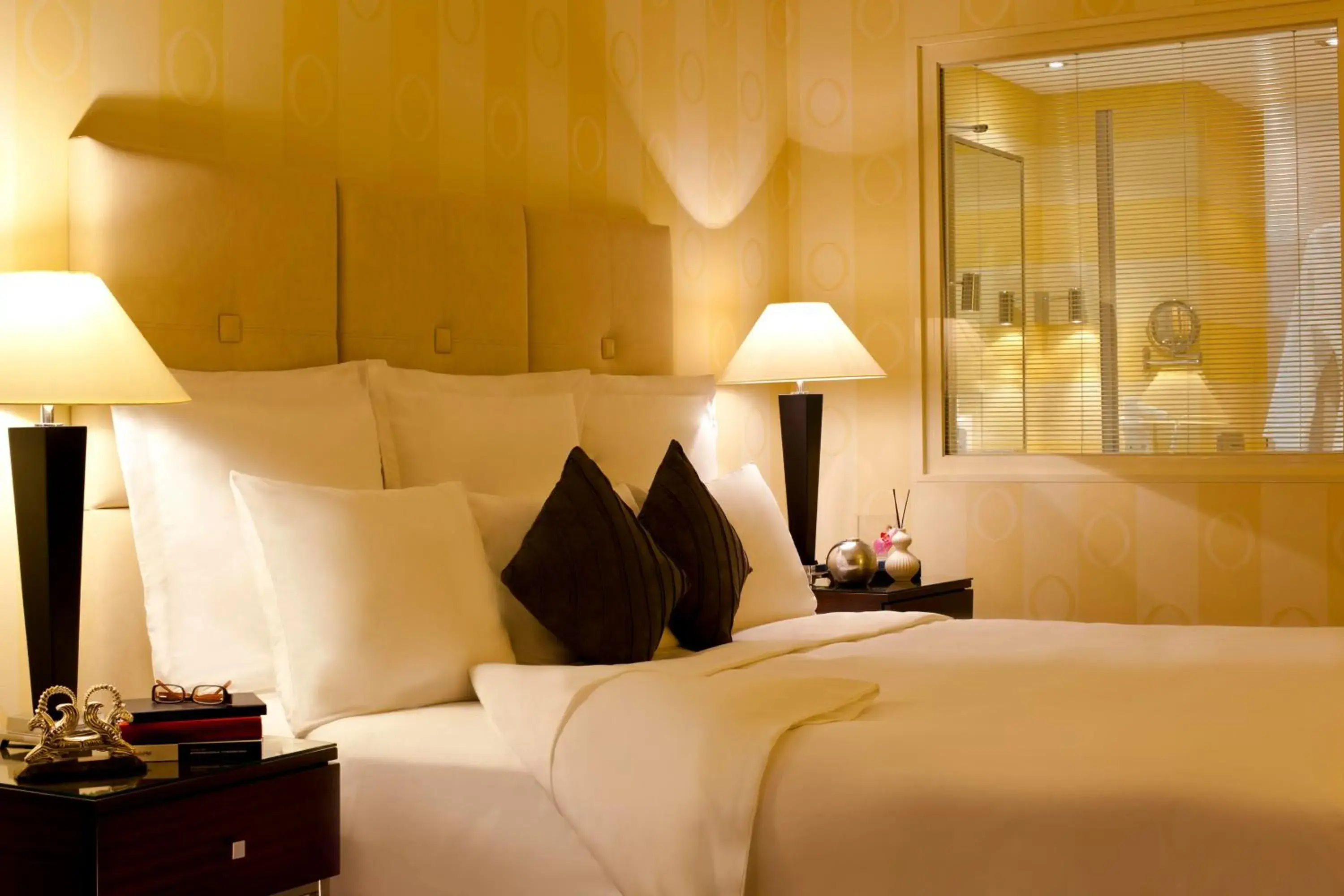 Deluxe Room with 1 King bed - single occupancy in Renaissance by Crystall Deluxe Room with 1 King bed - single occupancy in Renaissance by Crystall