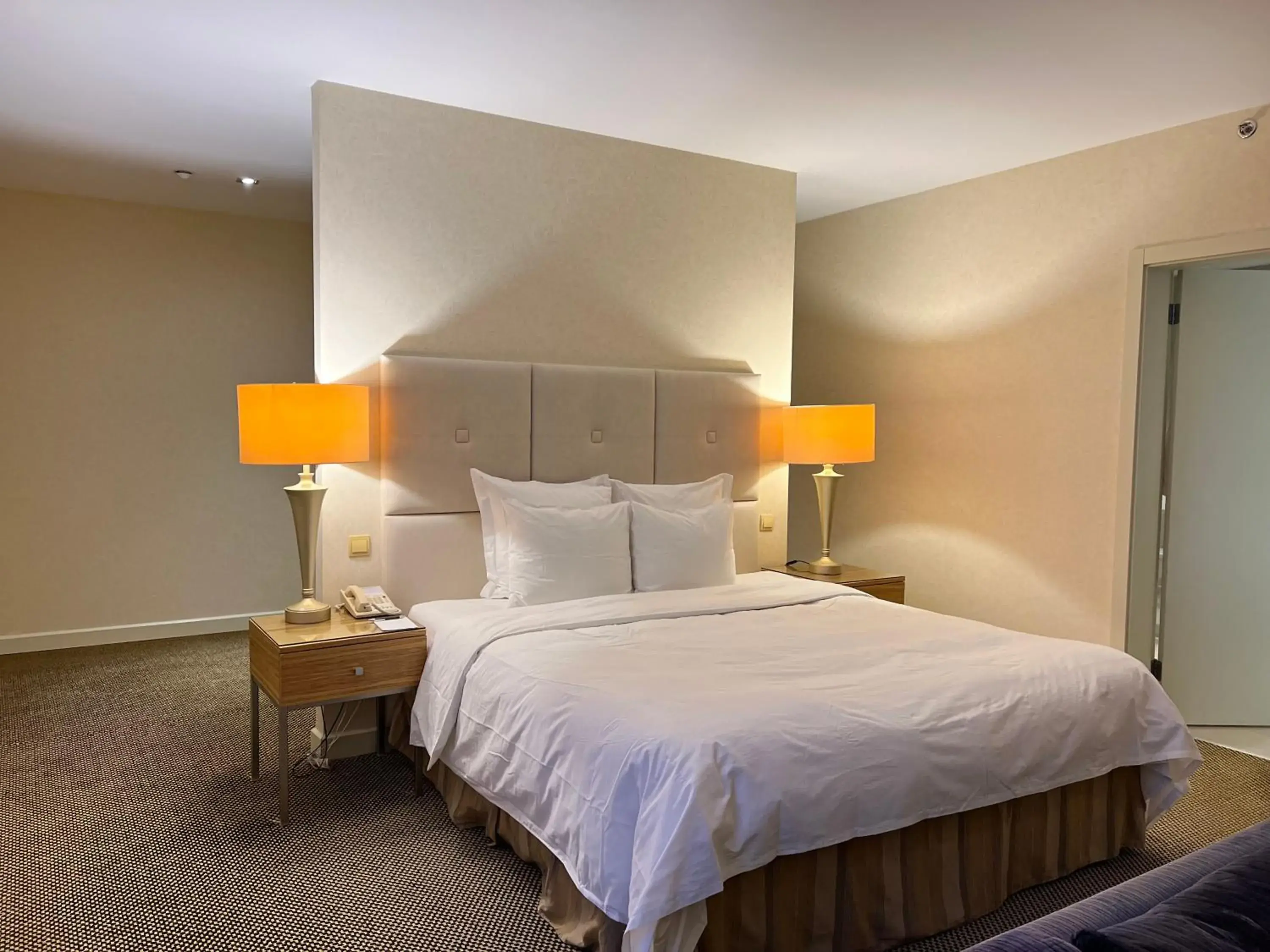 Executive Suite with Club Lounge Access - single occupancy in Renaissance by Crystall Executive Suite with Club Lounge Access - single occupancy in Renaissance by Crystall