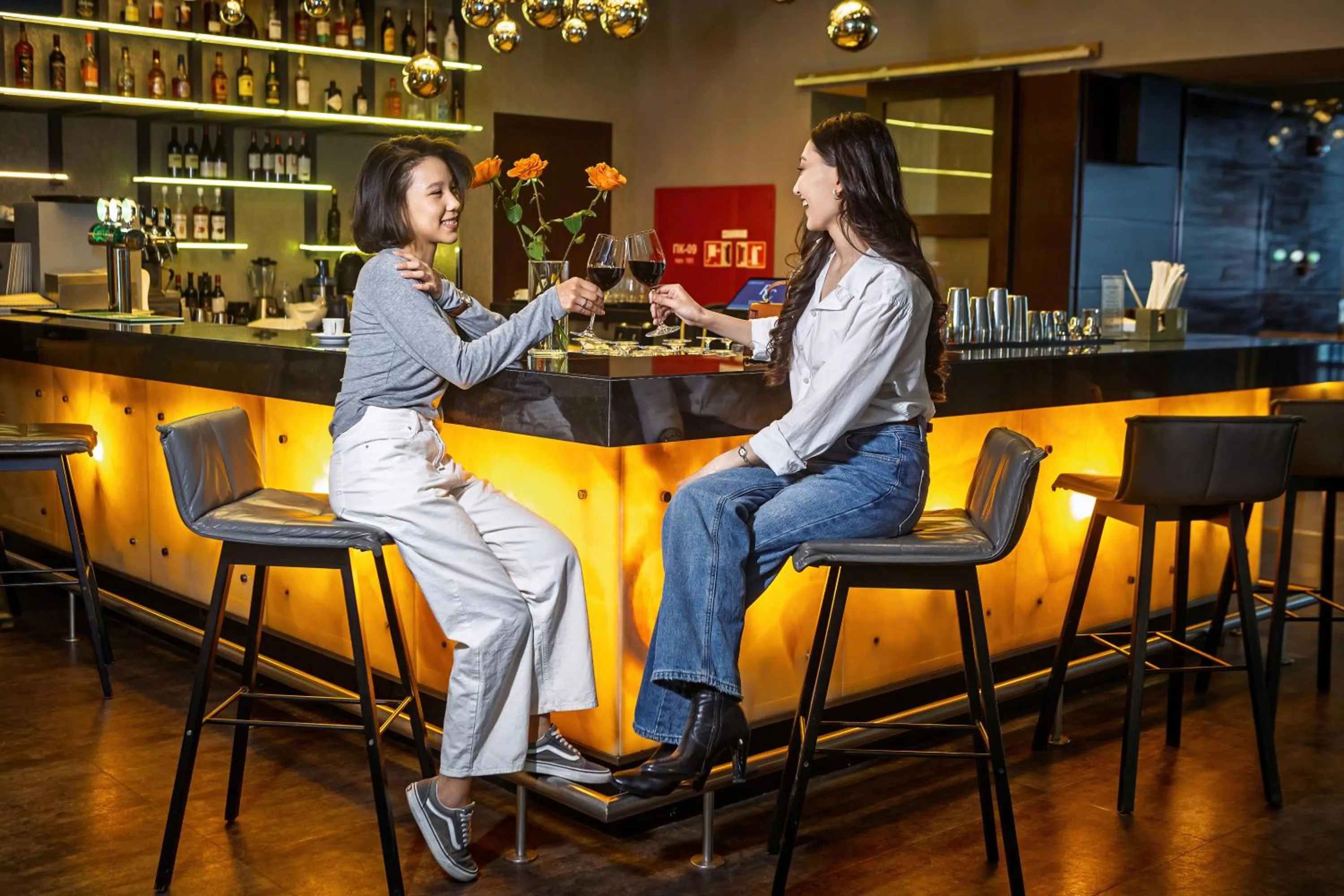 Lounge or bar in Renaissance by Crystall