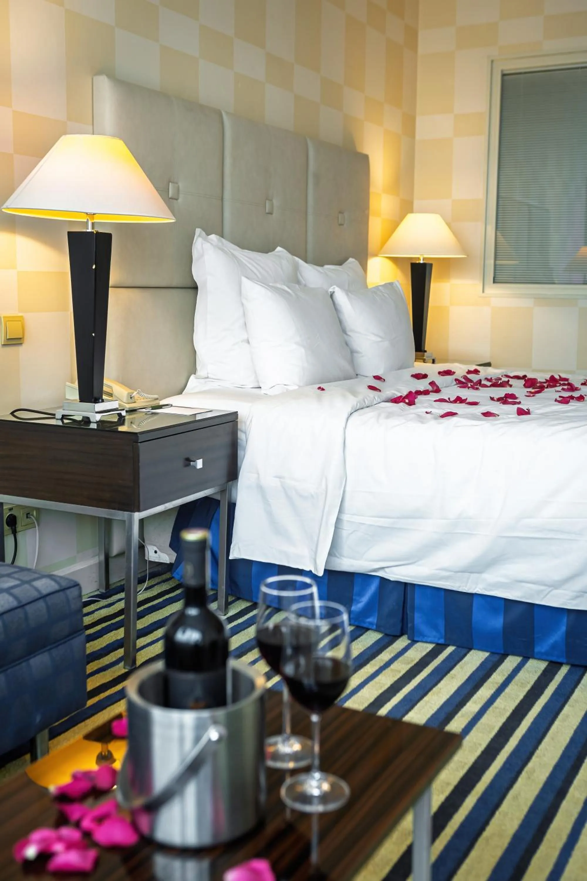 Bed in Renaissance by Crystall