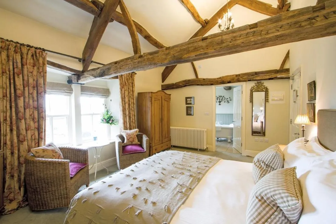 Bed in The Punch Bowl Inn