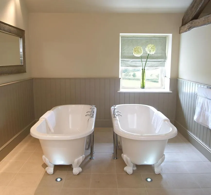 Bathroom in The Punch Bowl Inn
