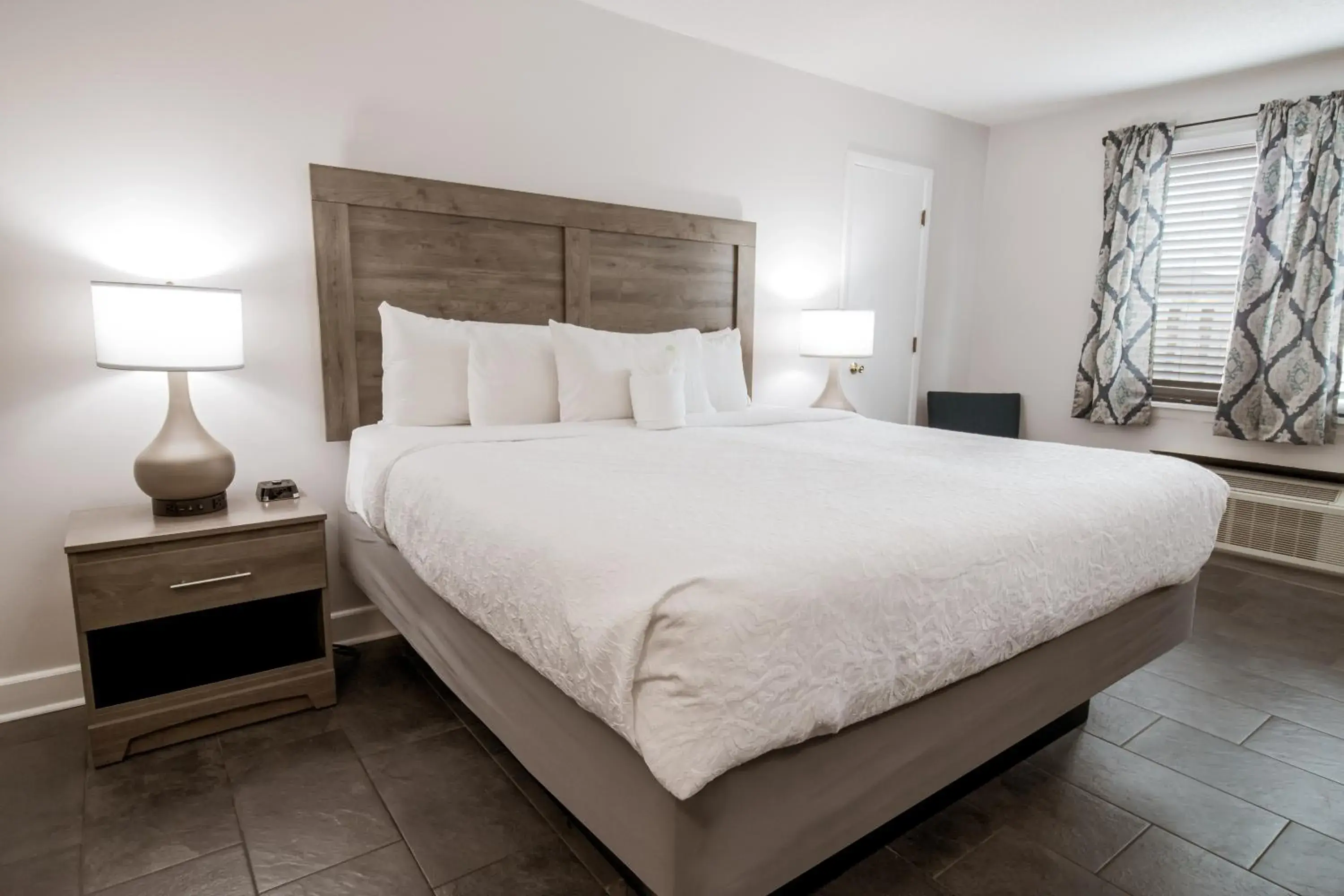 Resort View King Room - single occupancy in Oceanfront Litchfield Inn Resort View King Room - single occupancy in Oceanfront Litchfield Inn