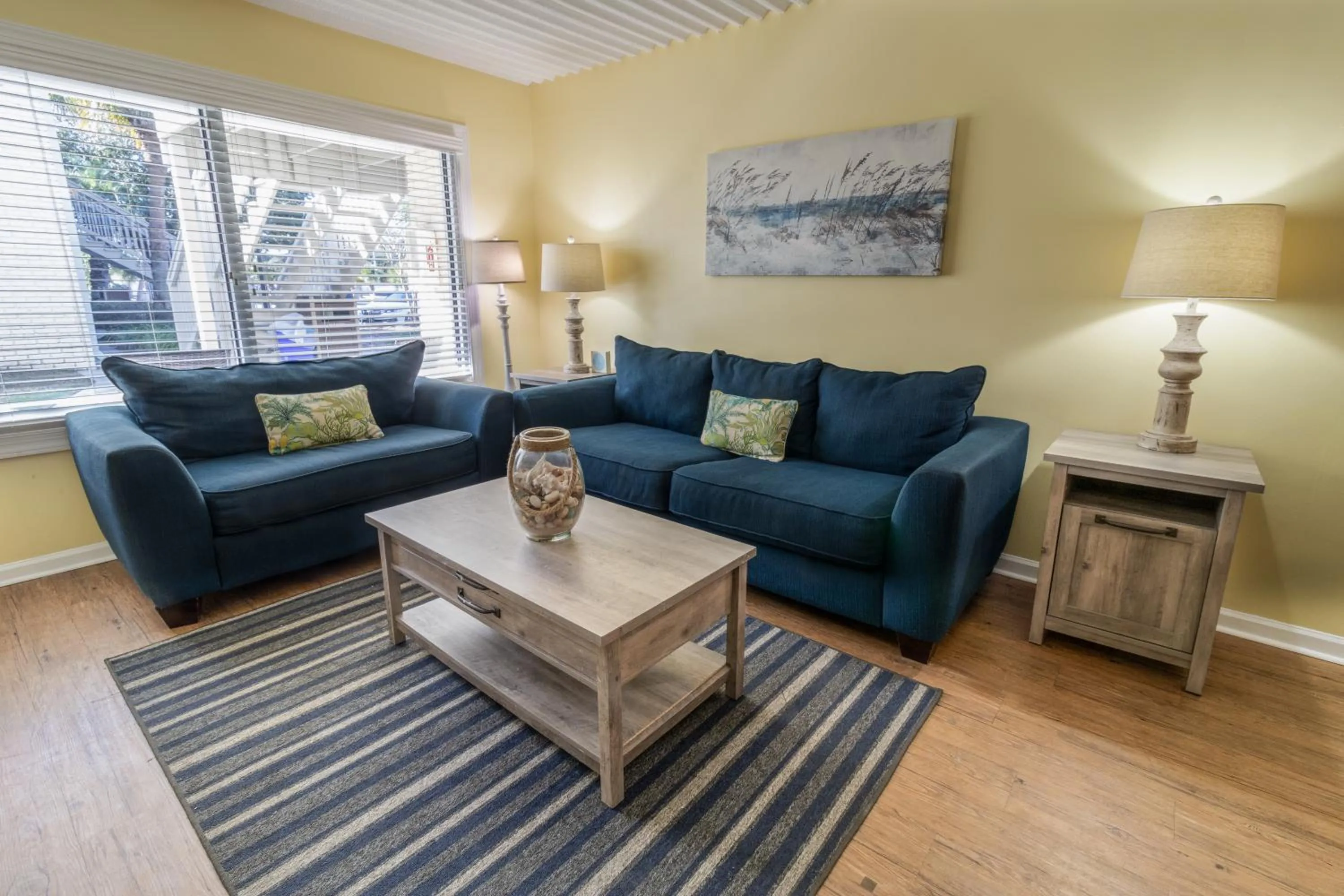 TV and multimedia in Oceanfront Litchfield Inn