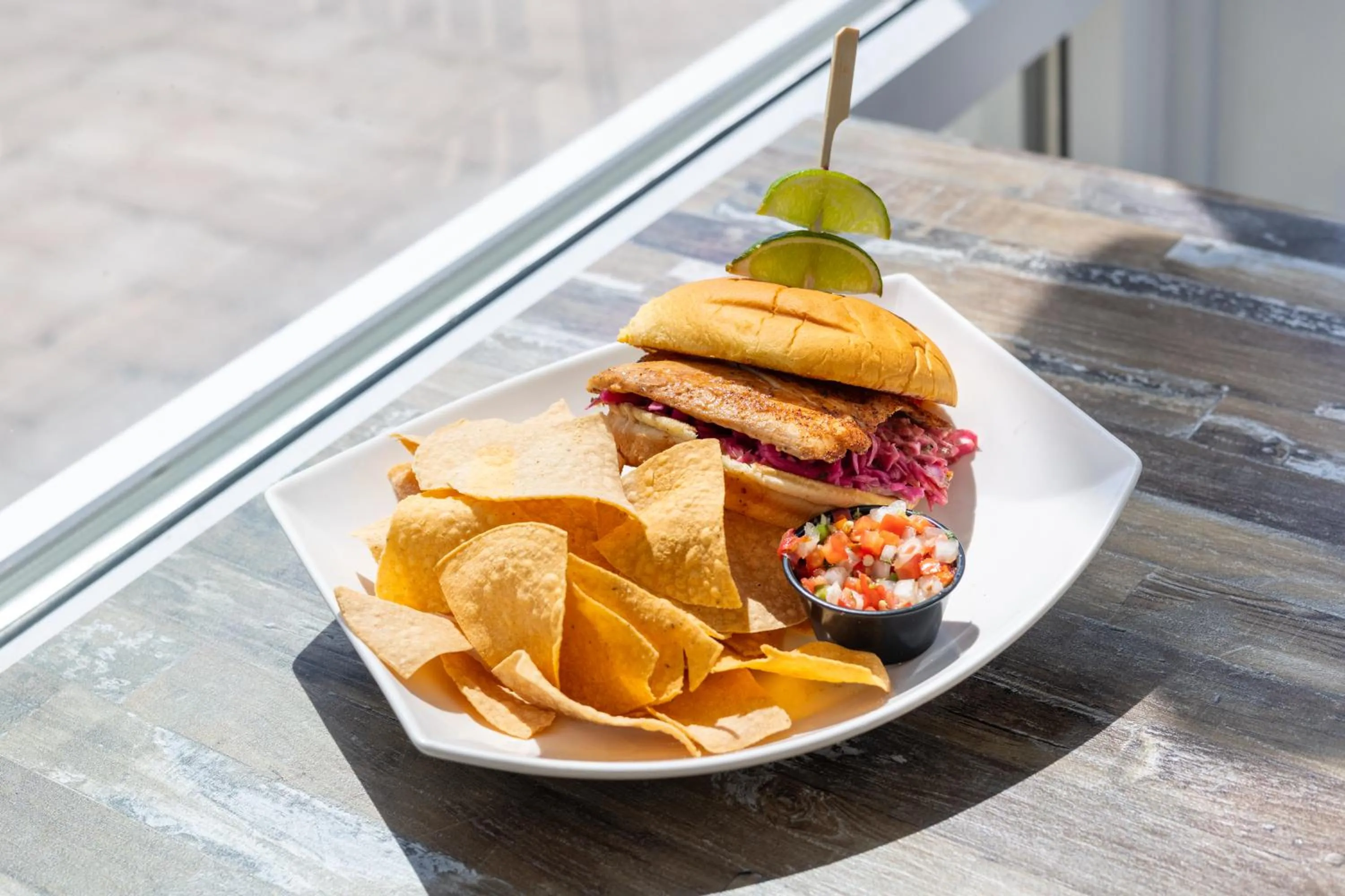 Lounge or bar in Oceanfront Litchfield Inn