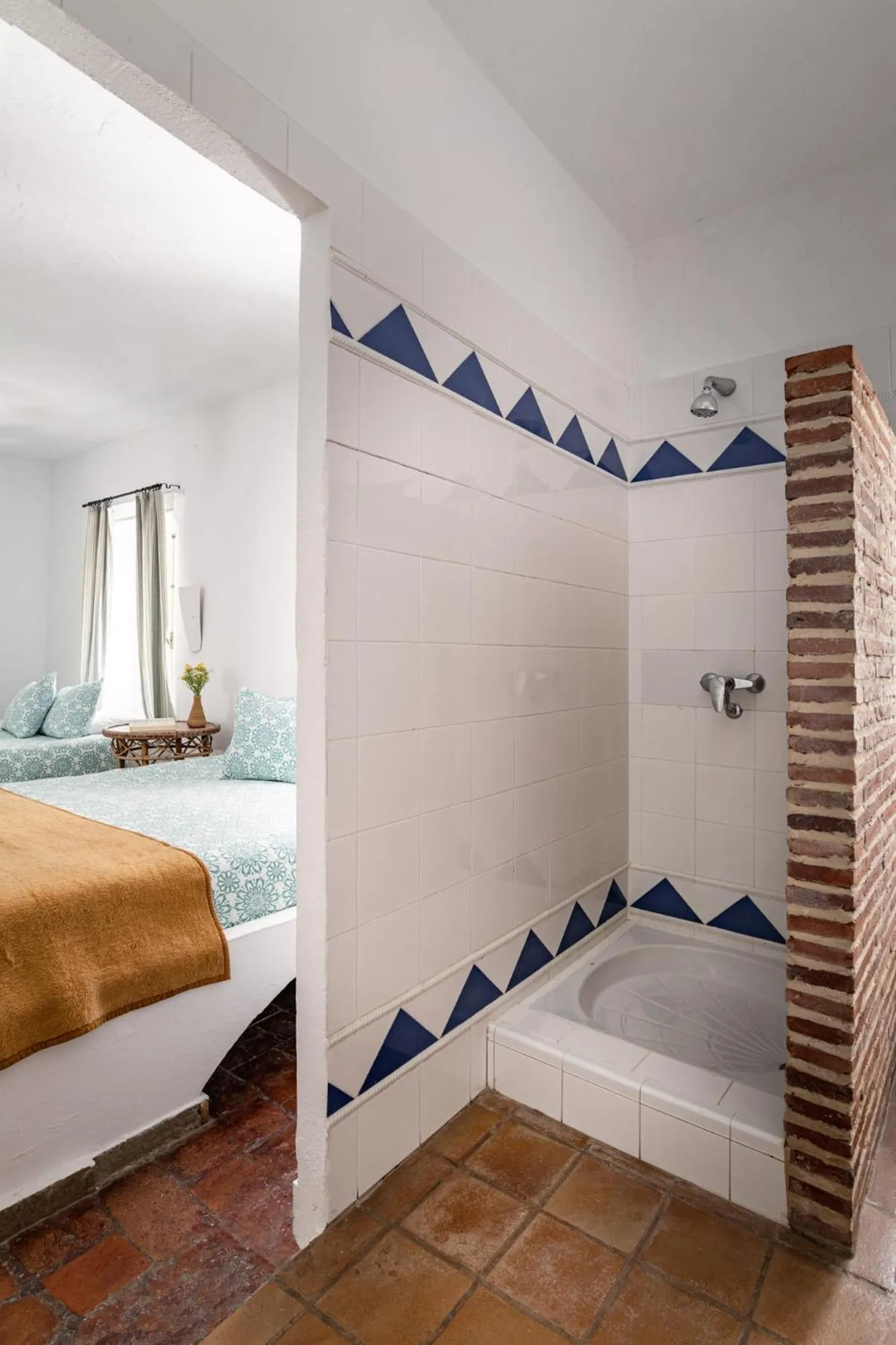 Bathroom, Bed in Eole Tarifa Rooms