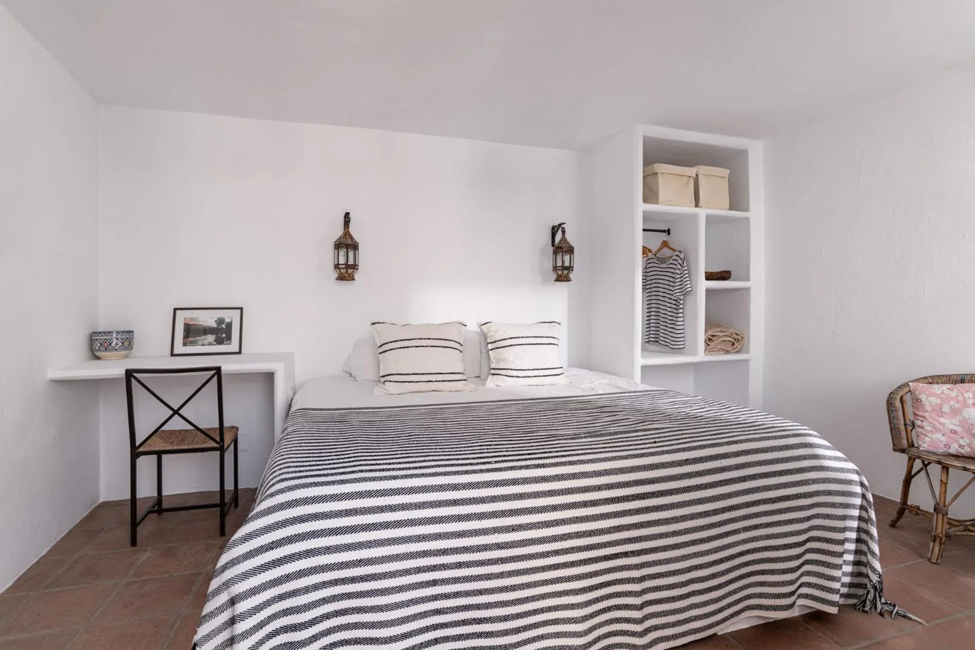 Photo of the whole room, Bed in Eole Tarifa Rooms