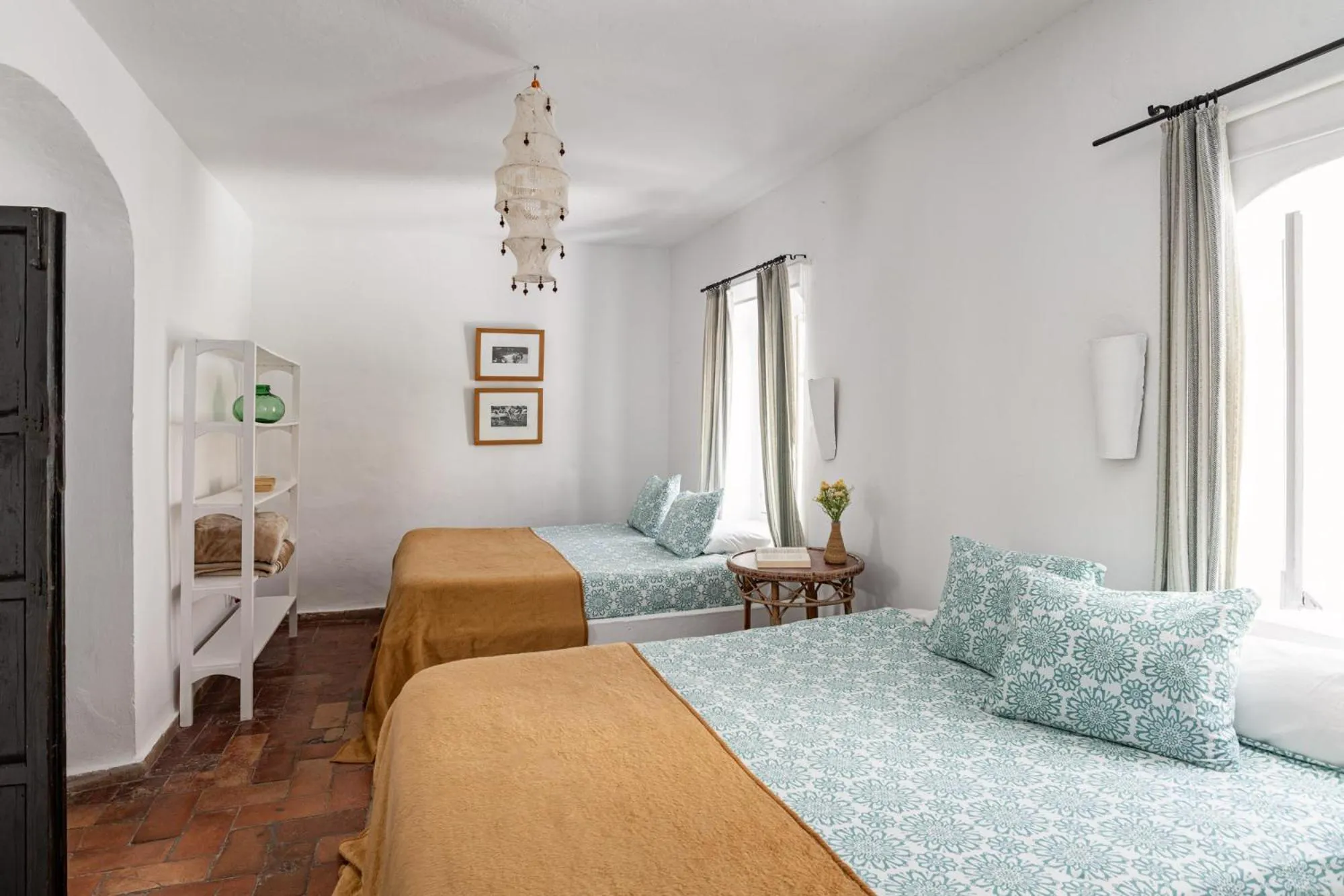 Photo of the whole room, Bed in Eole Tarifa Rooms