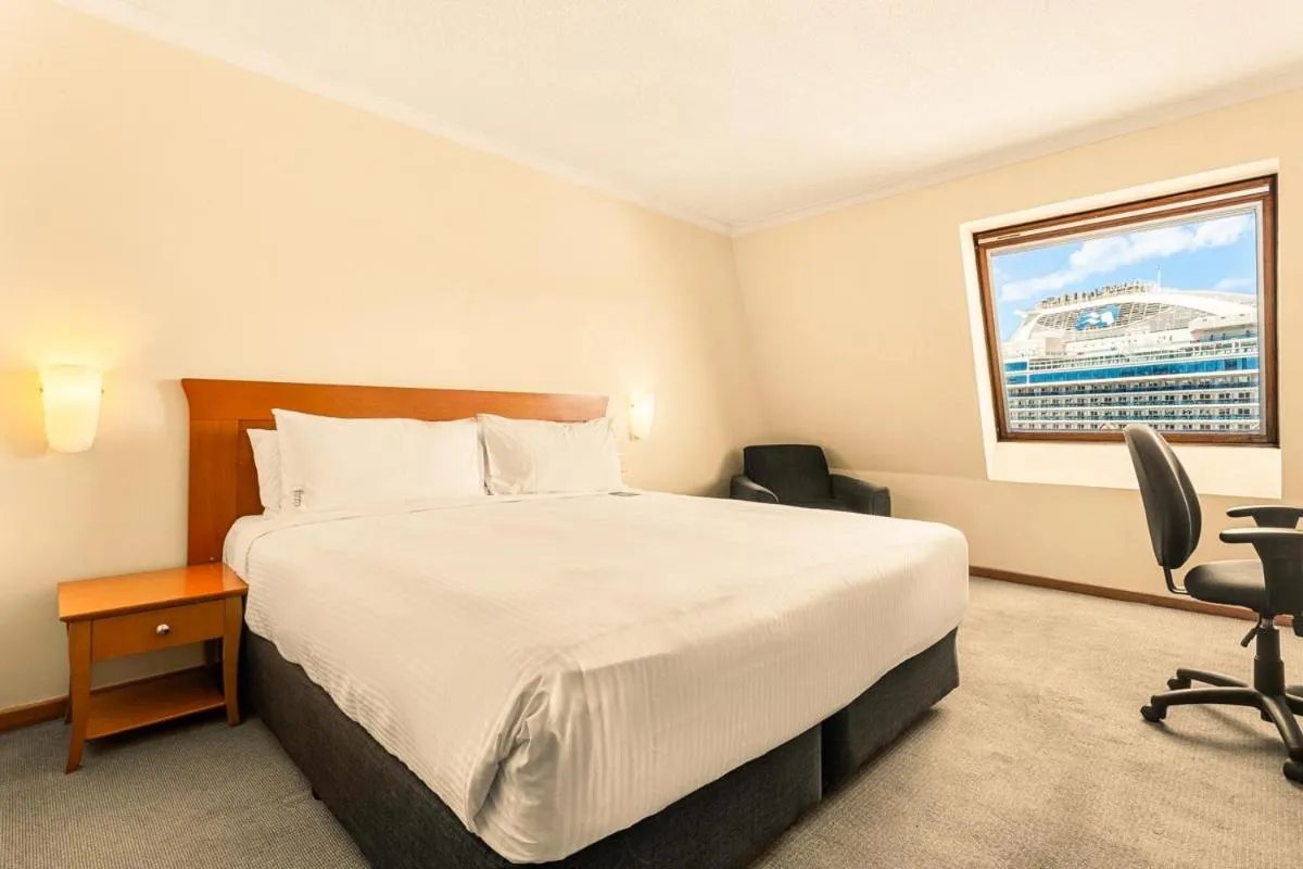 Bedroom, Bed in Sydney Harbour Hotel
