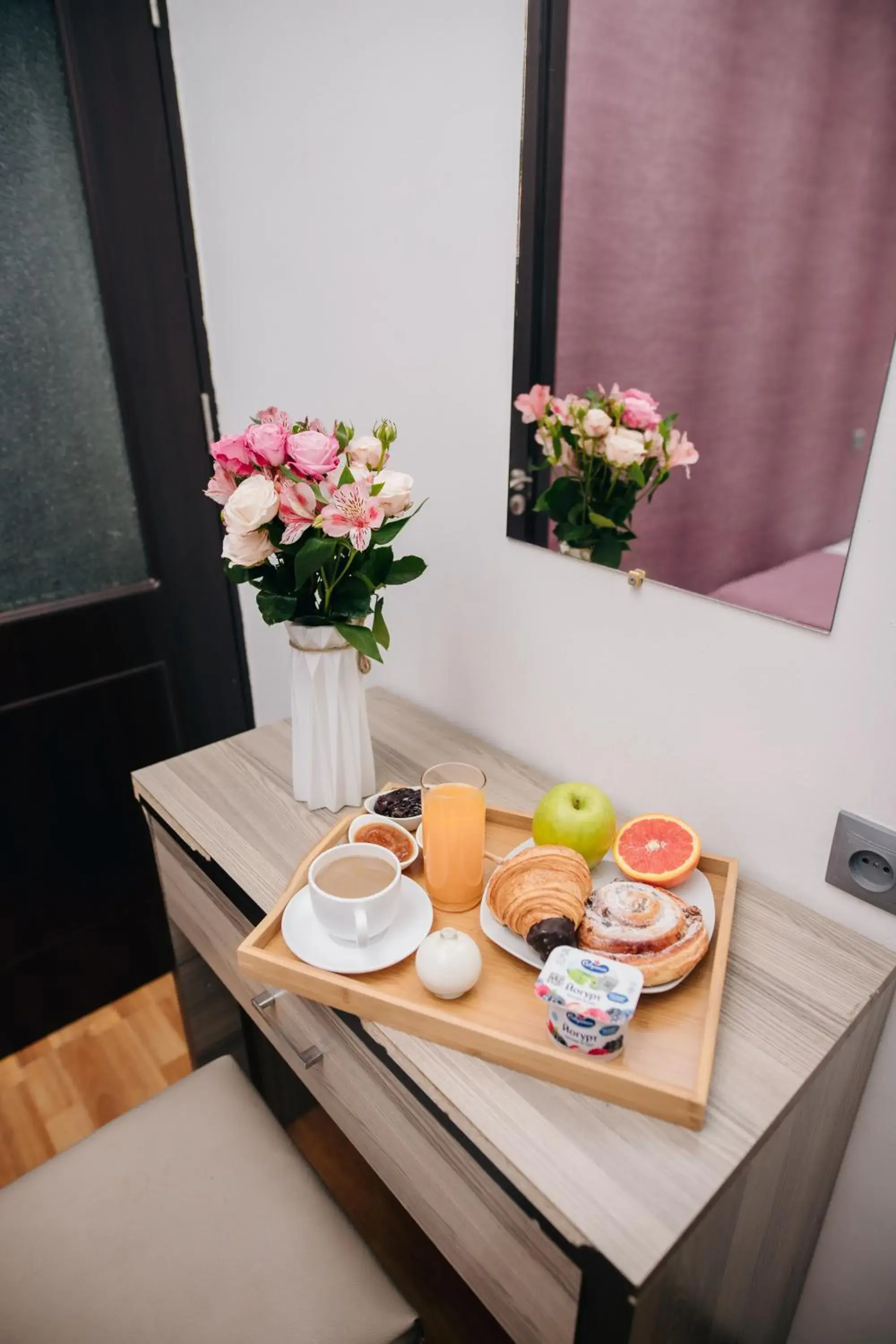 Twin Room with Balcony in Nuryan Hotel Yerevan Twin Room with Balcony in Nuryan Hotel Yerevan