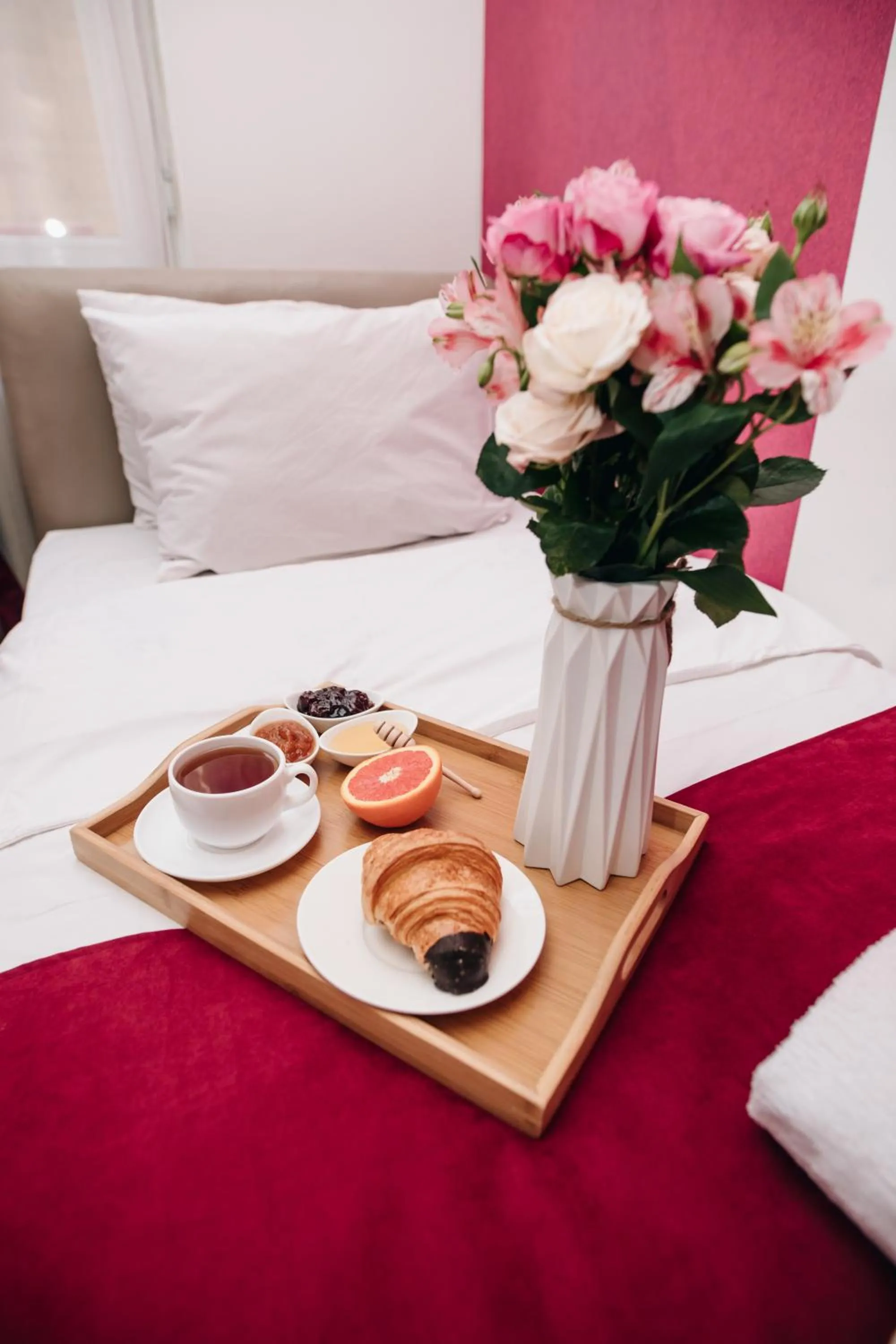 Food and drinks, Bed in Nuryan Hotel Yerevan