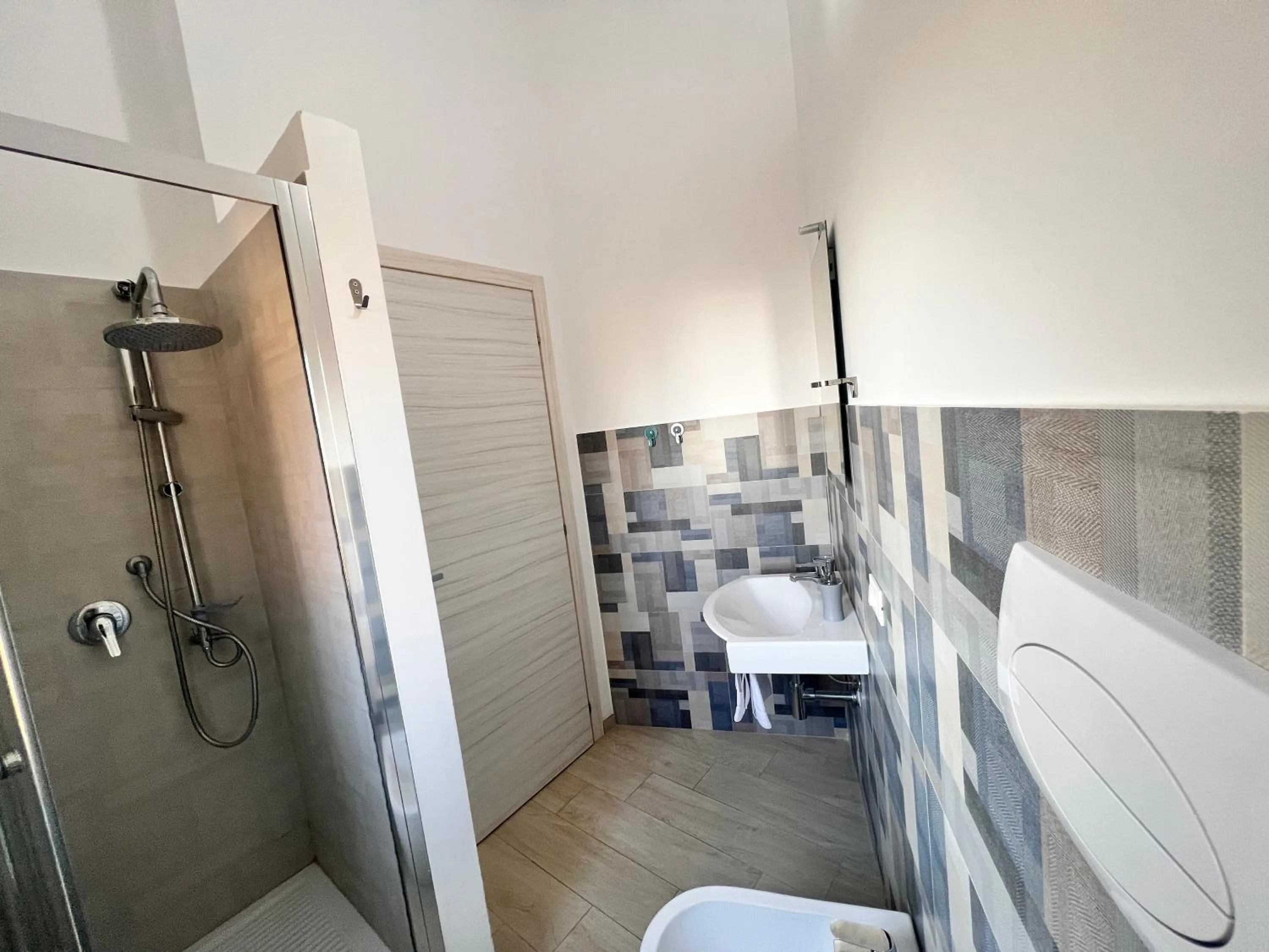 Shower in Colle Greco