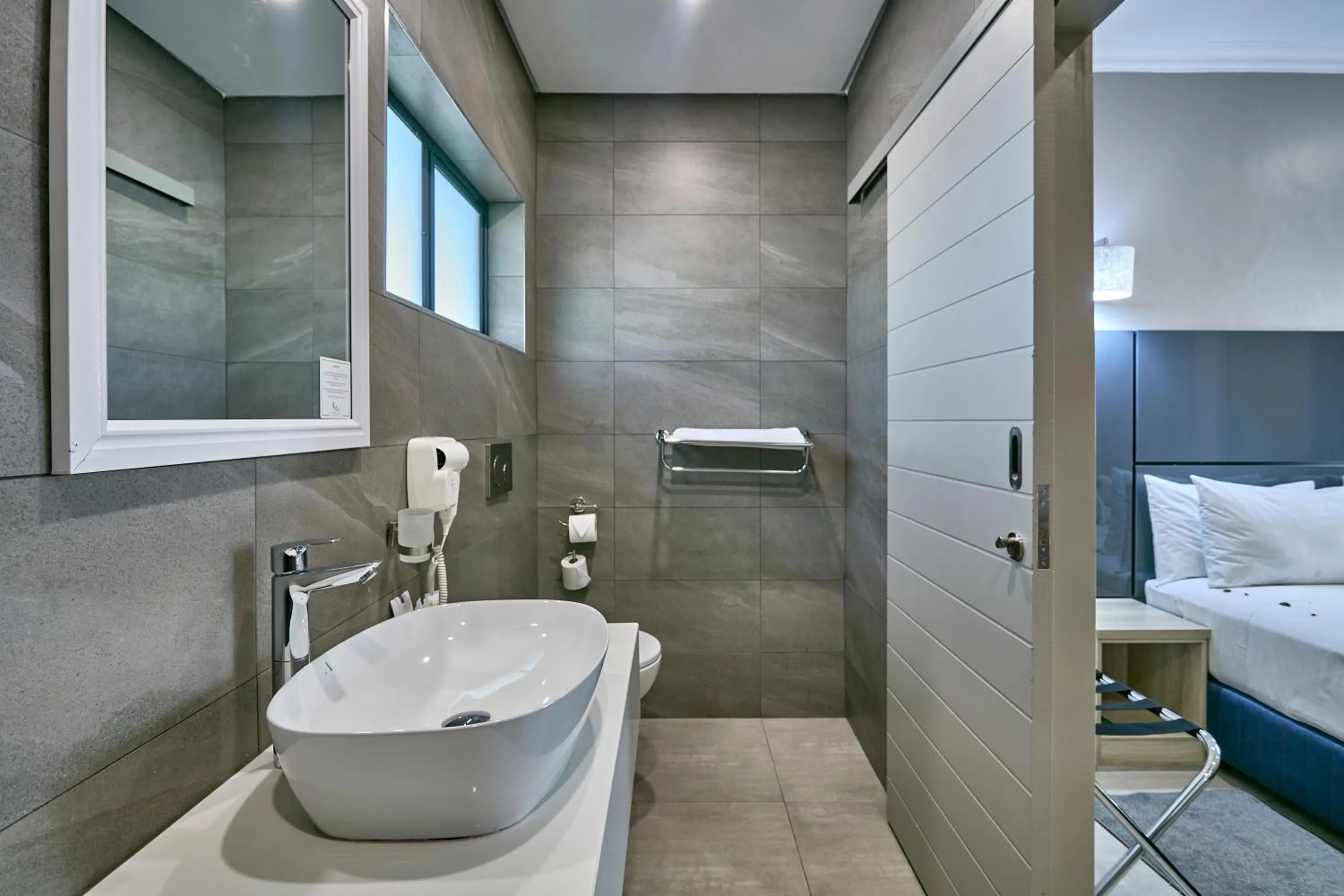 Bathroom, Bed in Travelodge Kasane