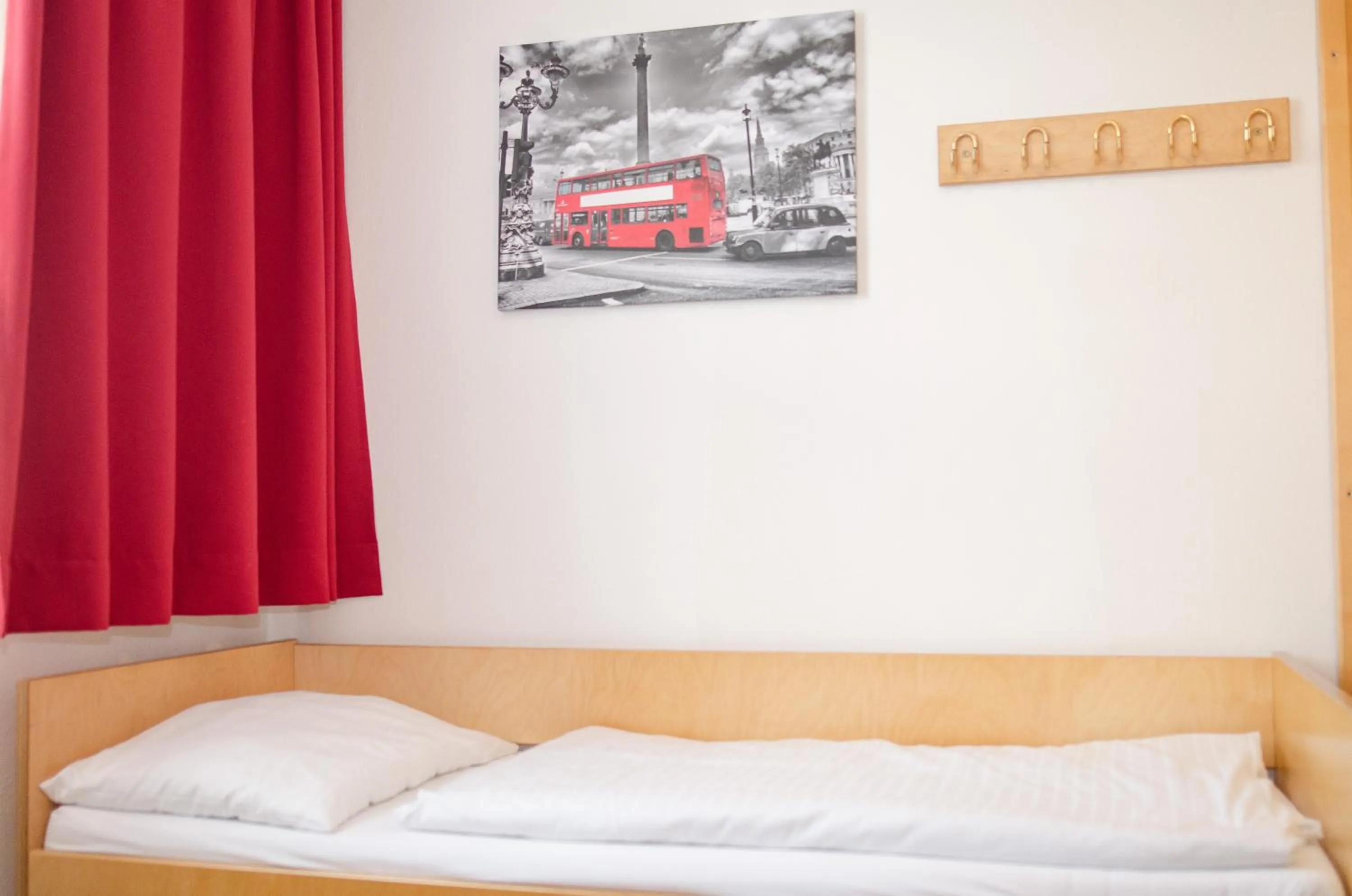Quintuple Room - single occupancy in Jugend- und Familiengästehaus Villach