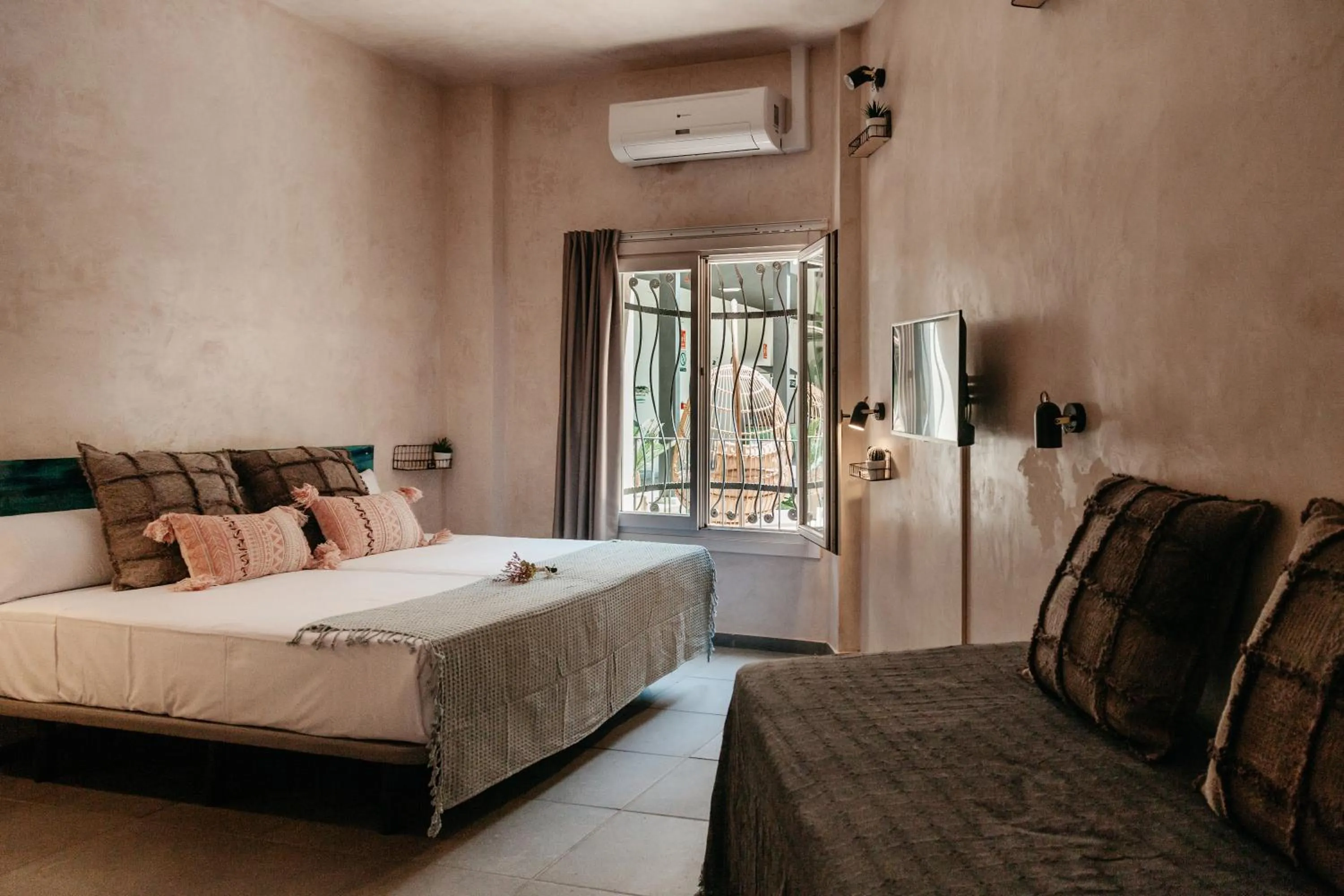 Photo of the whole room, Bed in ASTUTO Boutique Jerez - Adults Only