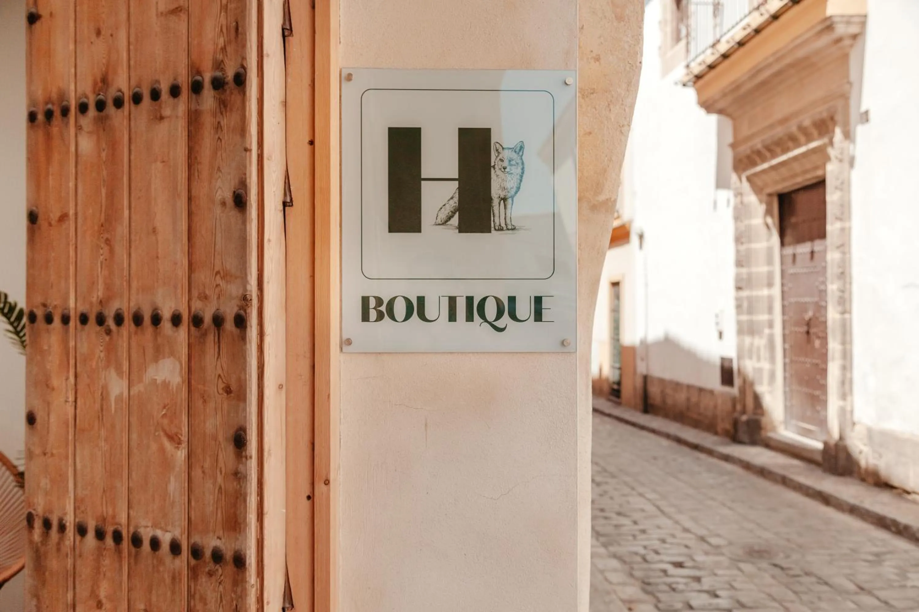 Facade/entrance in ASTUTO Boutique Jerez - Adults Only