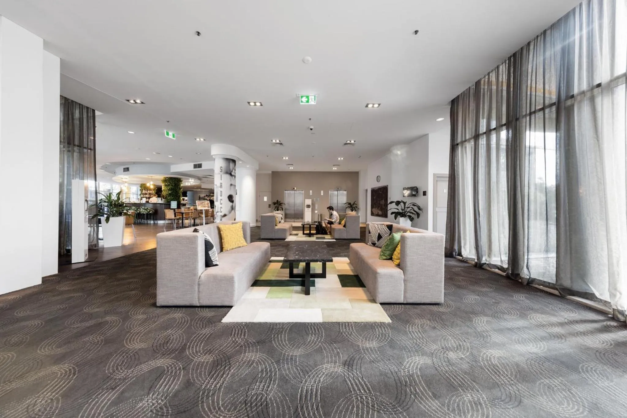 Property building in Holiday Inn Sydney Potts Point