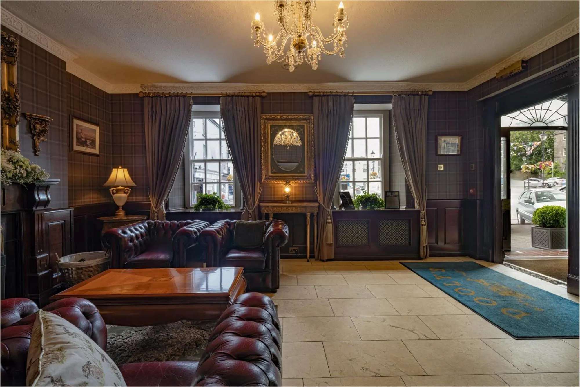 Lobby or reception in Dooly's Hotel