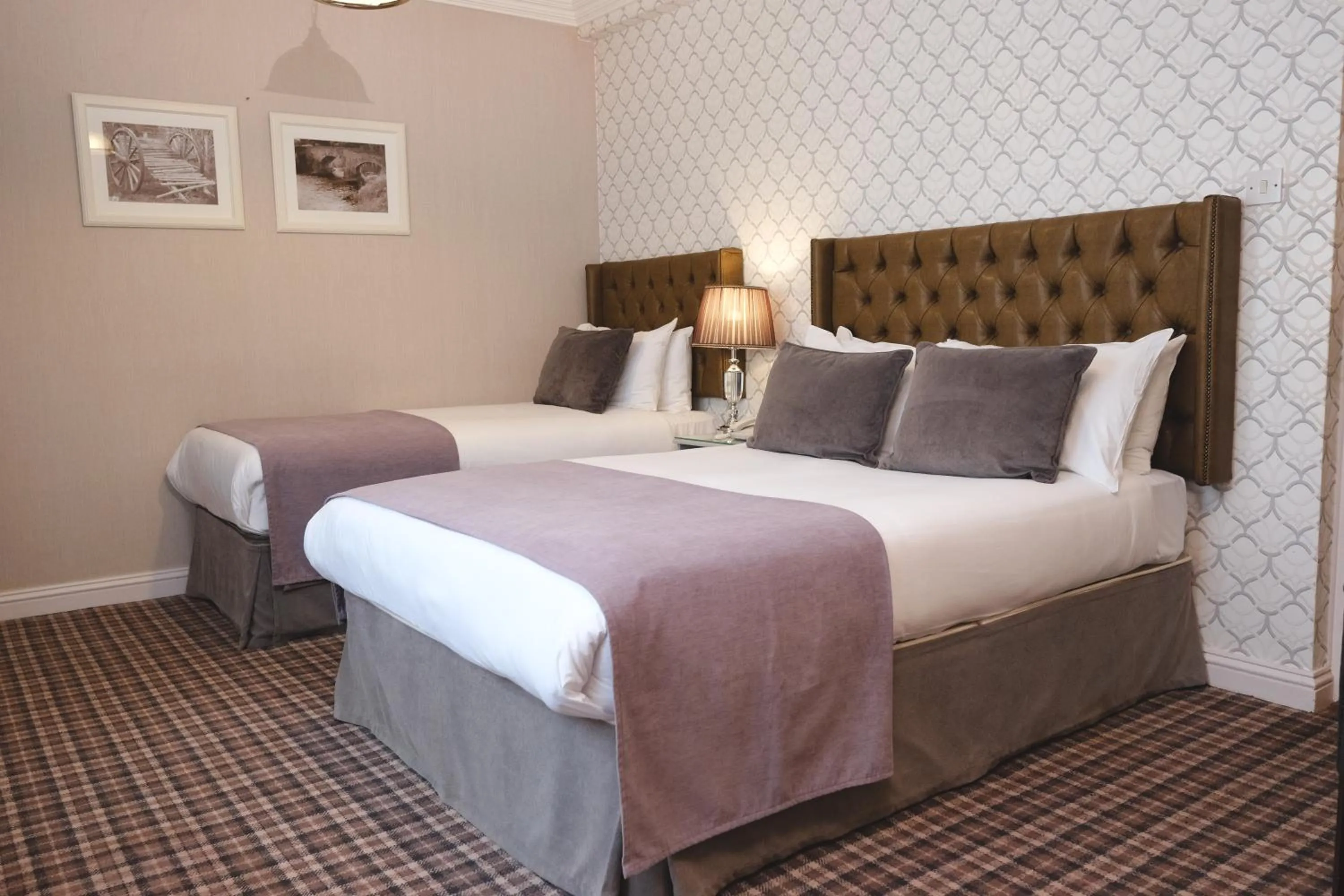 Bedroom, Bed in Dooly's Hotel