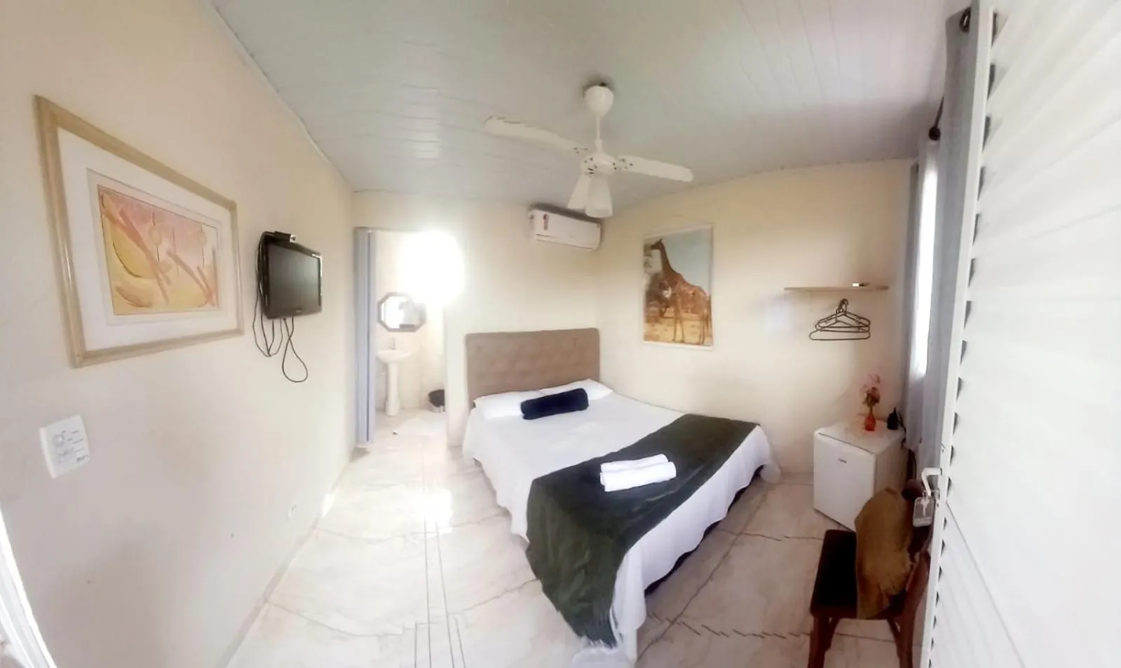 Photo of the whole room in Pousada Zambeze